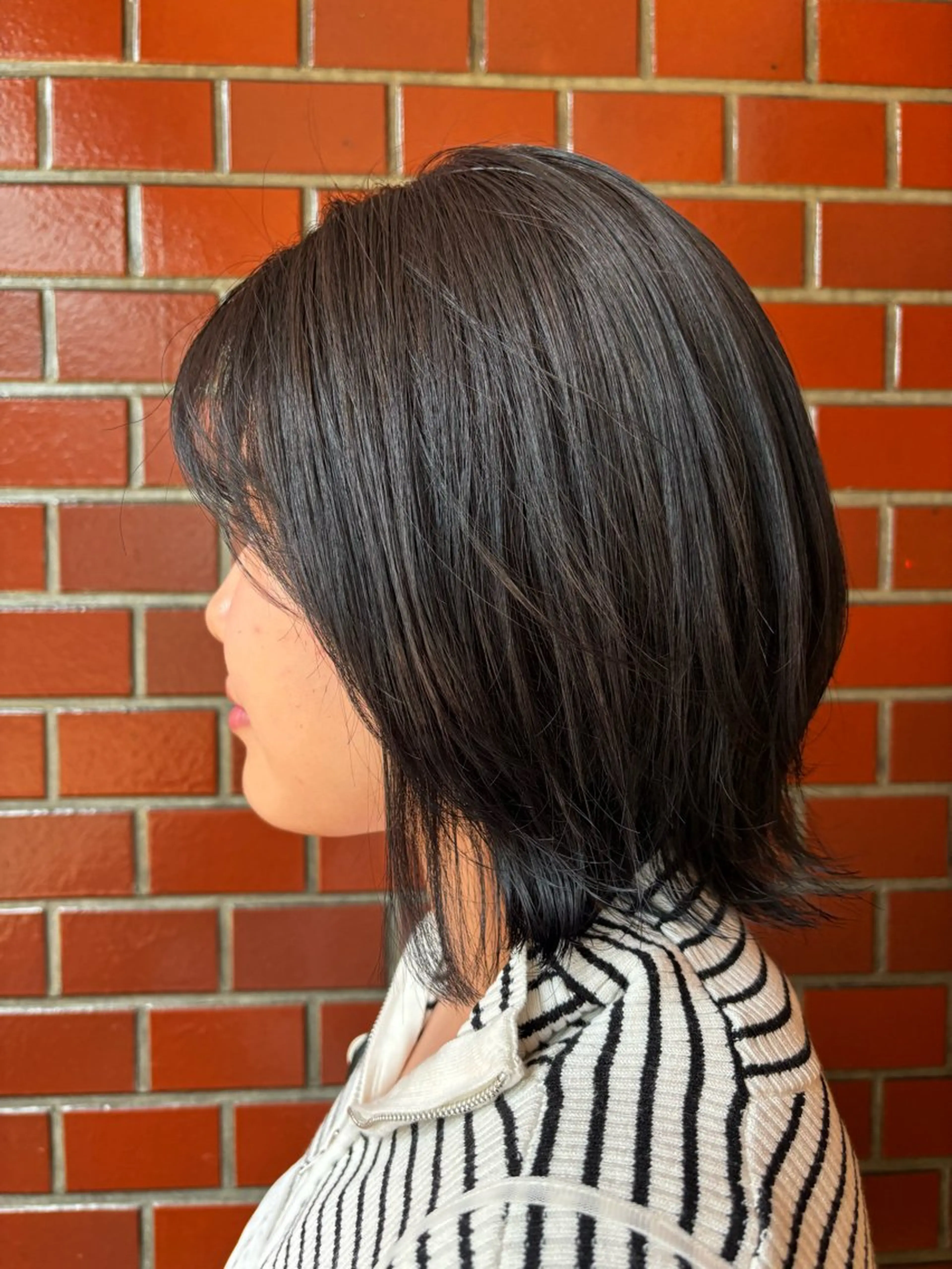 ミディアム カット ヘアカラー トリートメント シオン/艶髪/ グレージュカラーのヘアスタイル