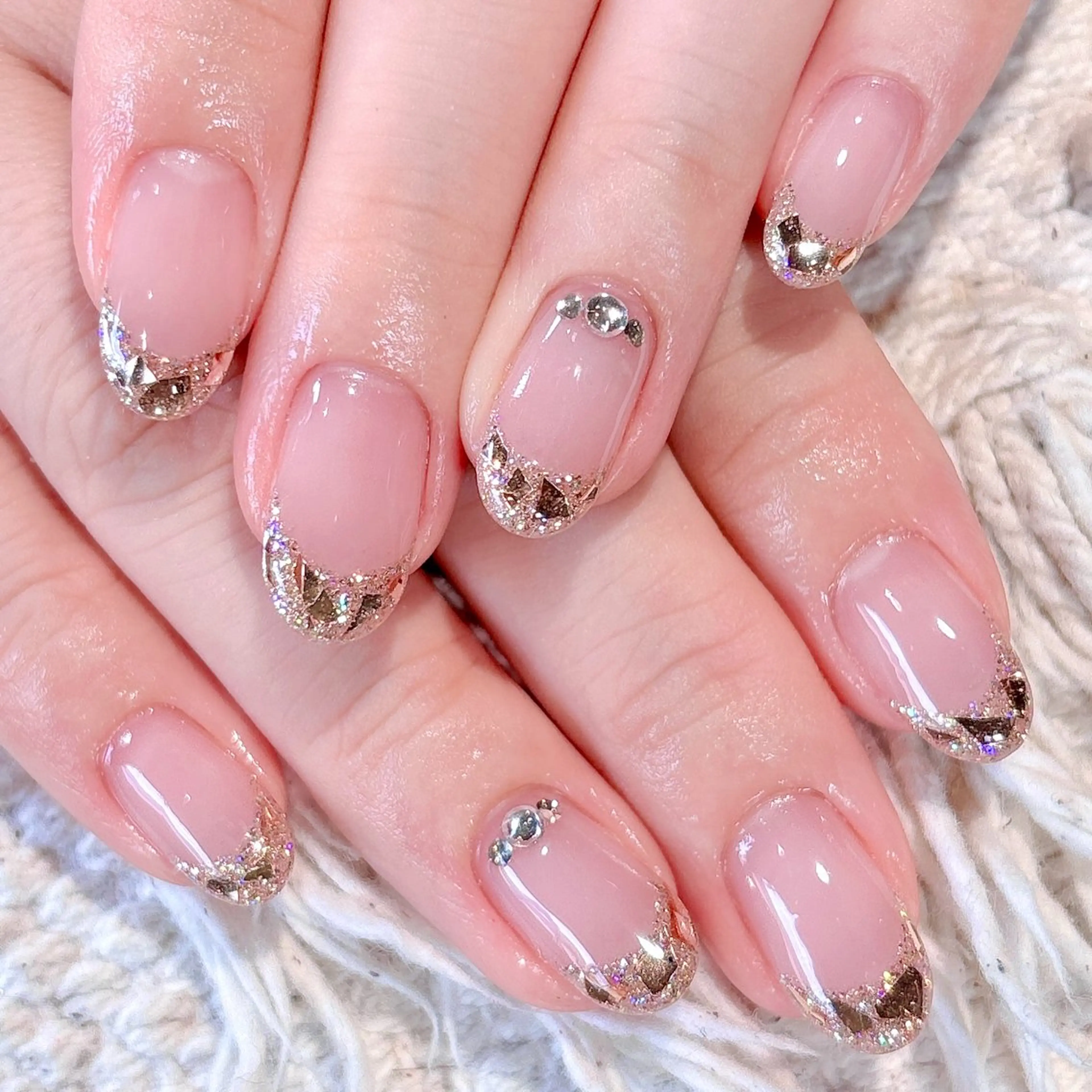 ネイル ホログラムネイル ストーンネイル ハンドネイル sōko Hair&Nail Salon所属・megu  / sōko nailのネイルデザイン