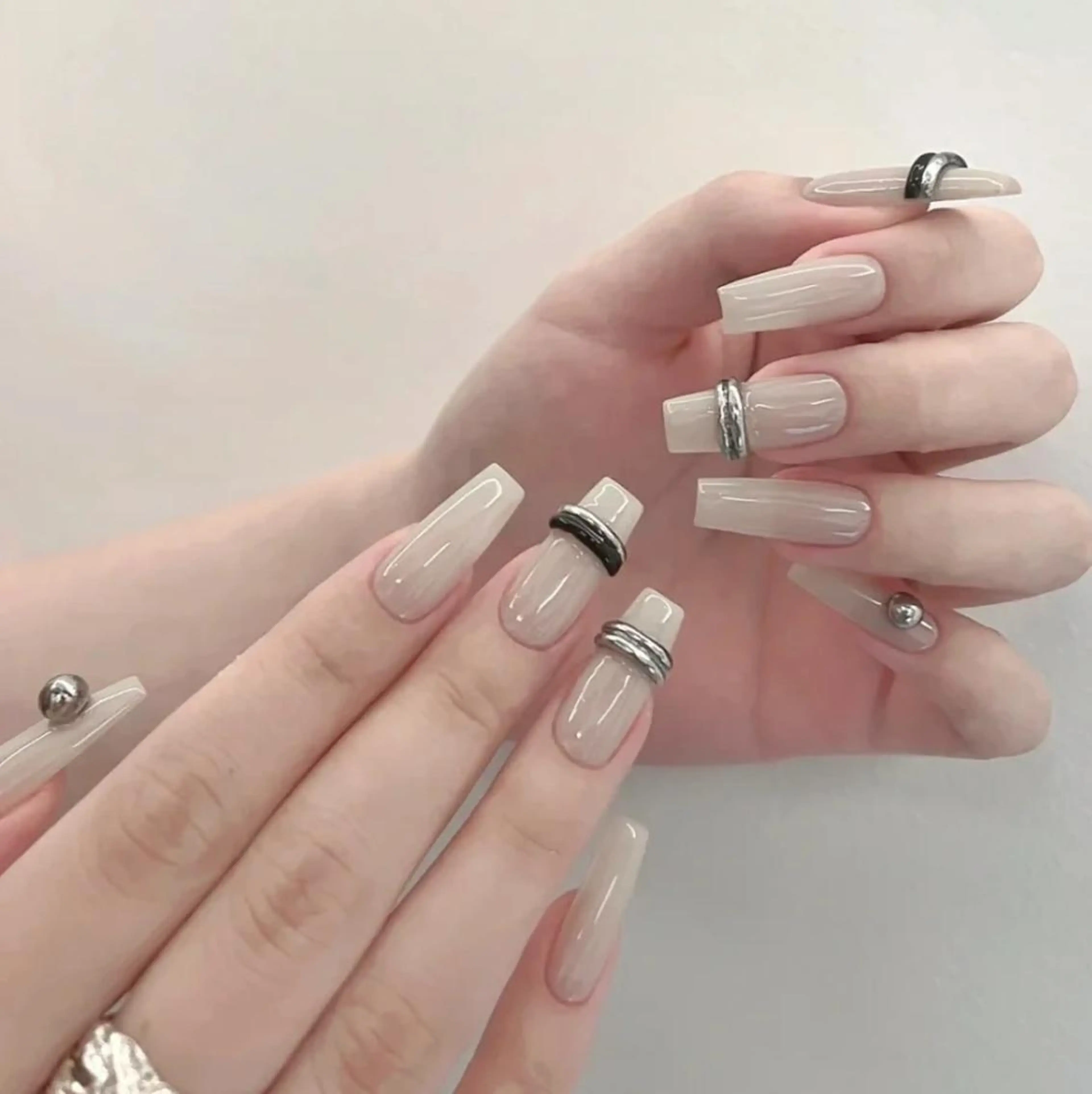 ネイル 長さ出し ネイルチップ Queens ciciのネイルデザイン