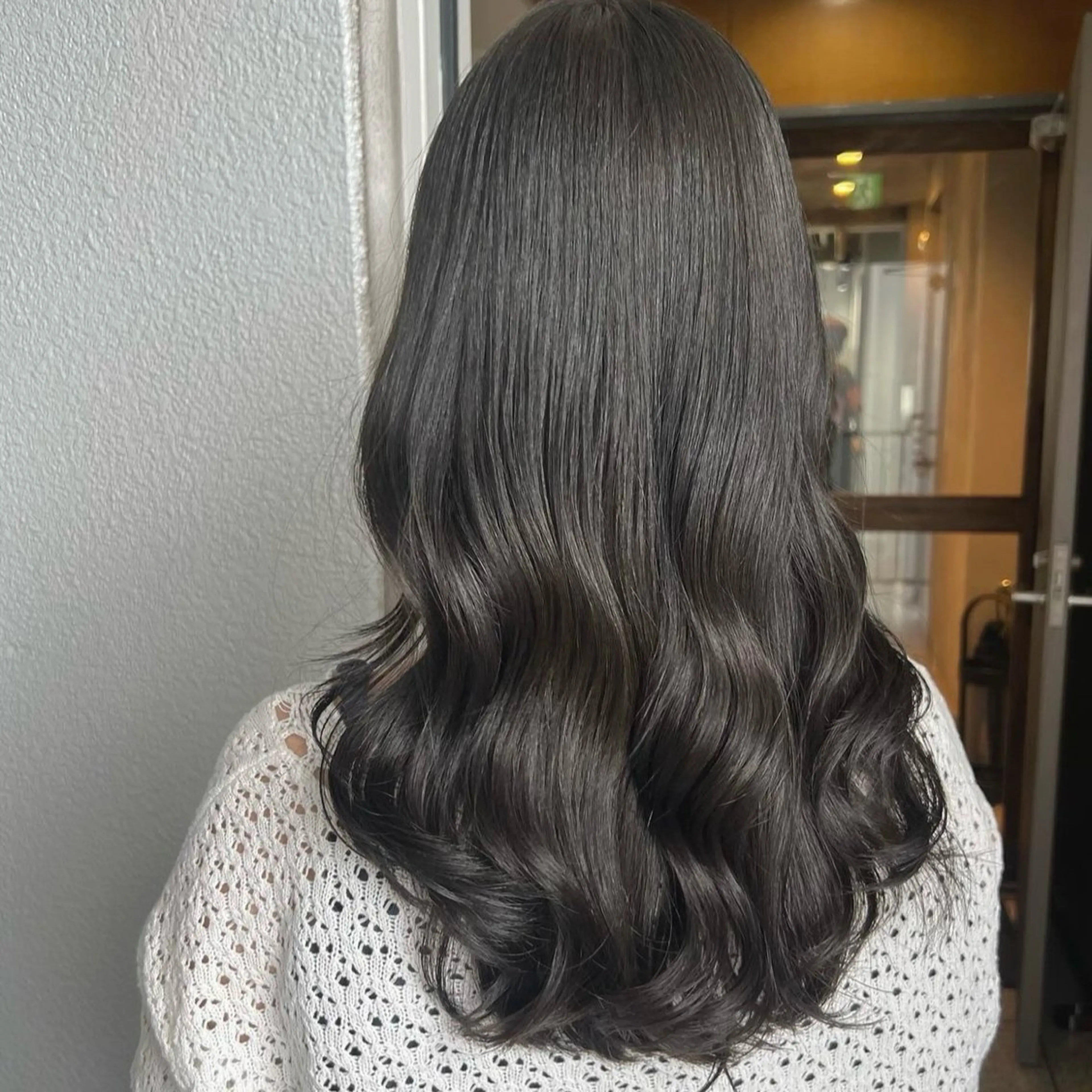 ロング カラー ブリーチ ダブルカラー グレージュ ブリーチなしカラー オリーブグレージュ akane/ベージュ /オリーブ/ブラウンのヘアスタイル