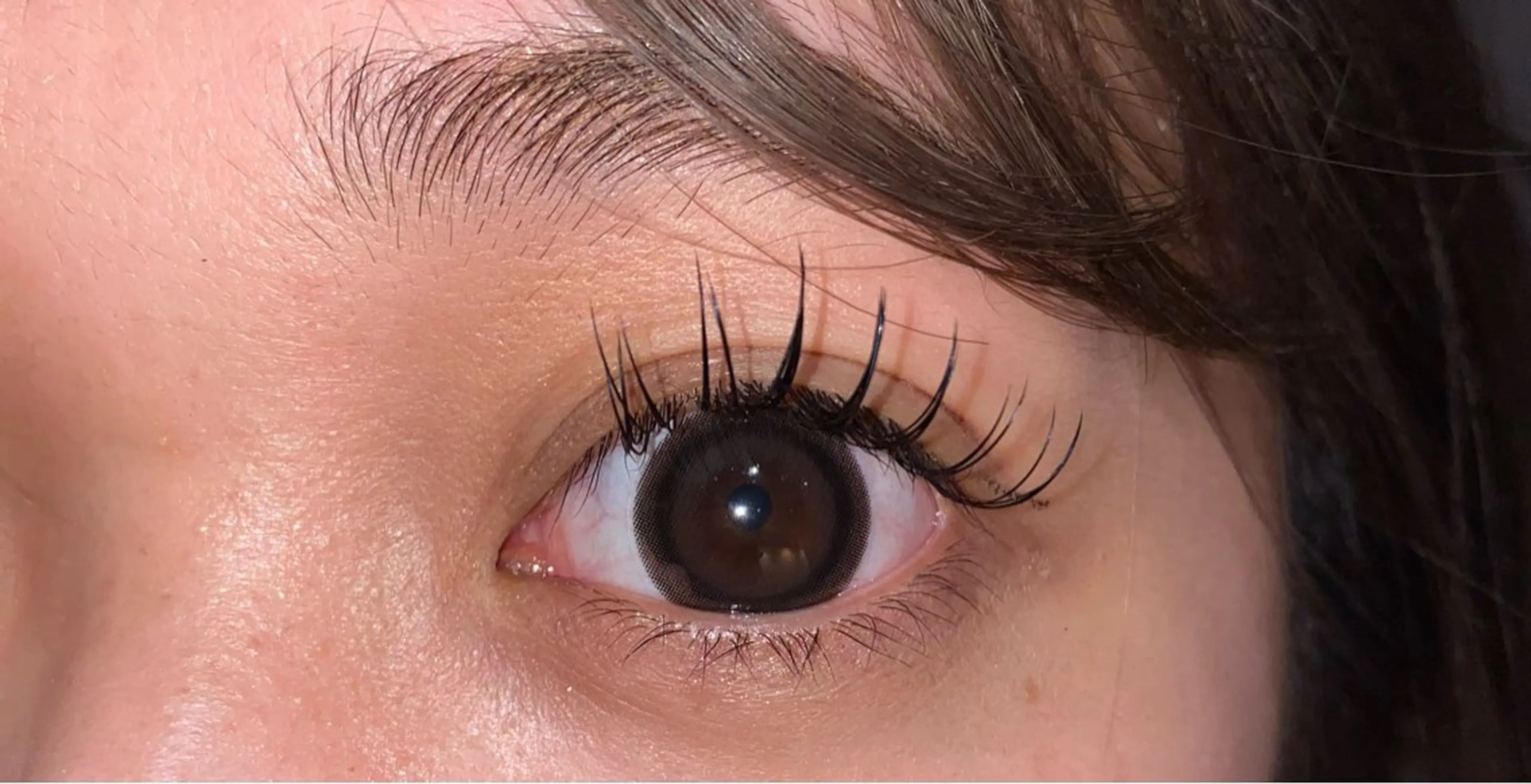 マツエク・マツパ フラットラッシュ Bish Yanaのヘアスタイル