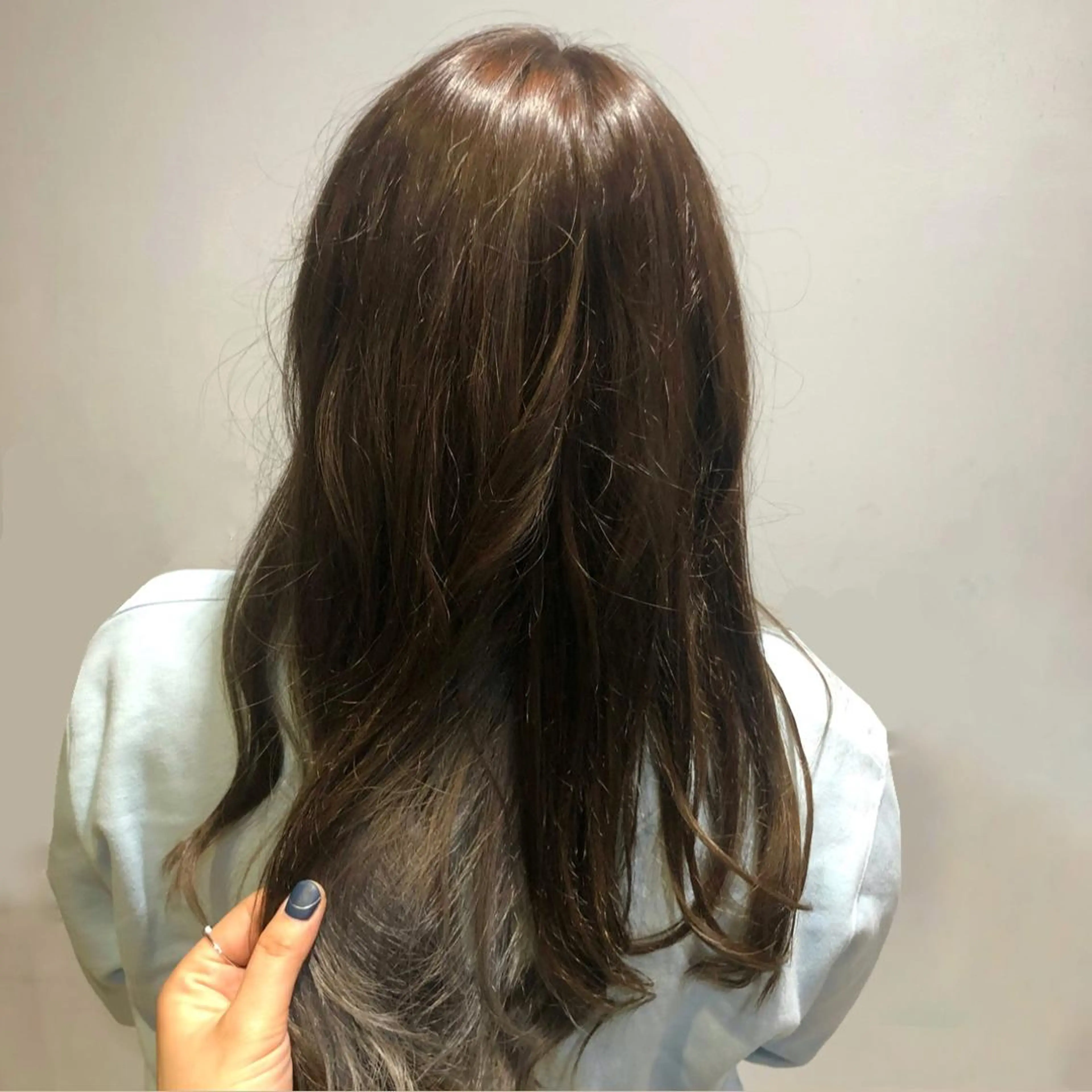 ロング カラー パーマ ヘアアレンジ ネイル マツエク・マツパ アイブロウ アッシュ バレイヤージュ ベージュカラー 黒髪 ブリーチ HIROKO / 透明感暖色カラー🎀のヘアスタイル