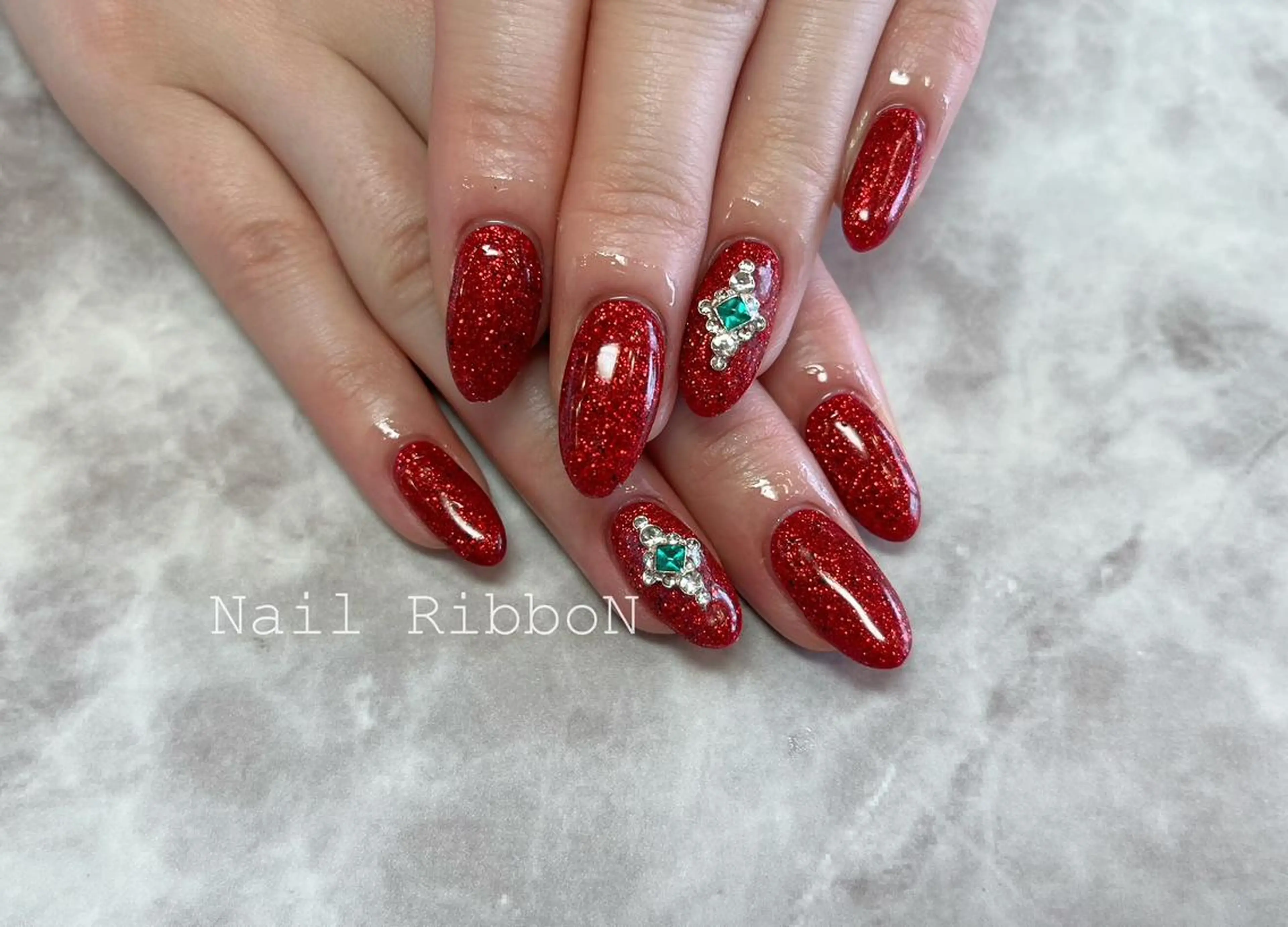 ネイル ネイルリボン 受付スタッフのネイルデザイン