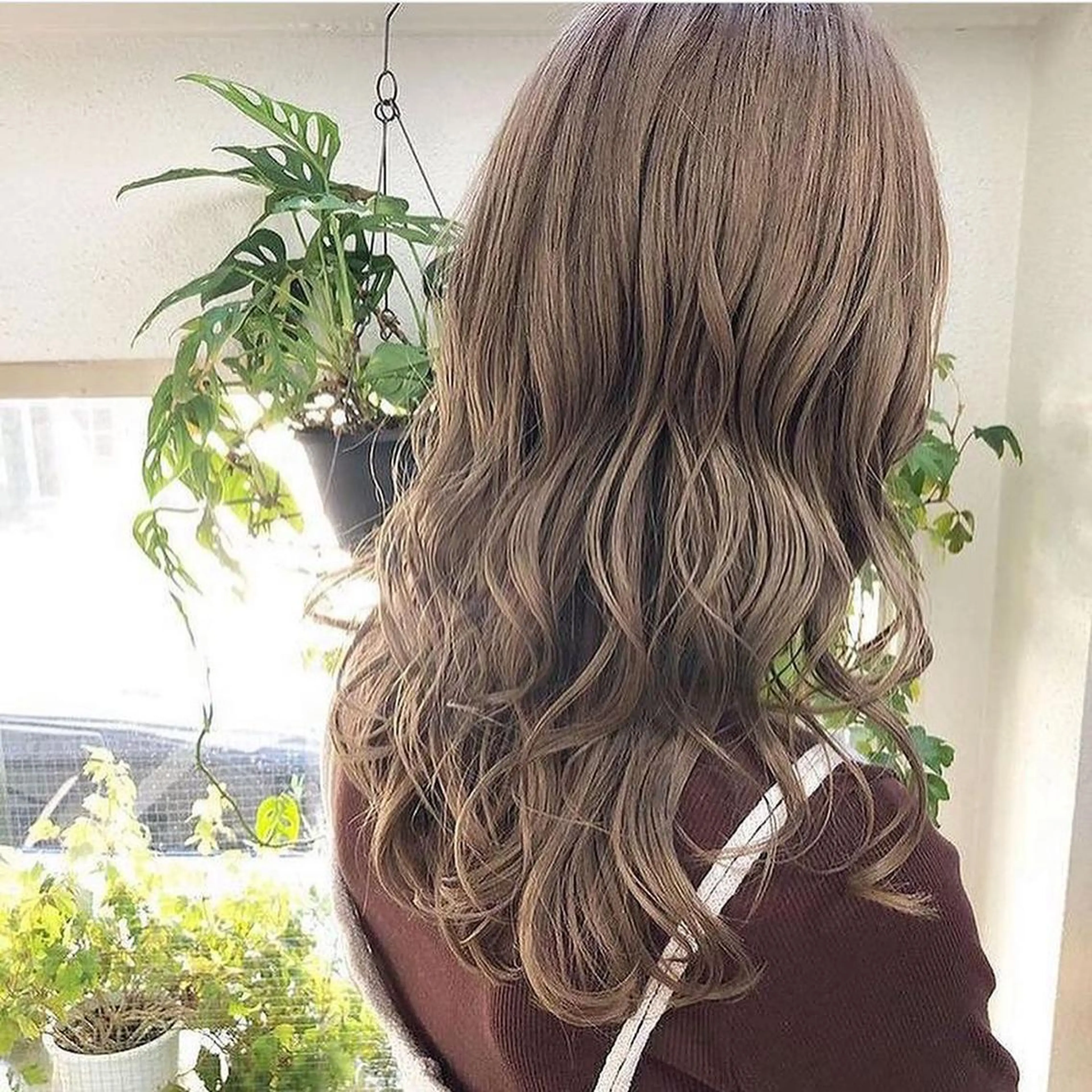 ミディアム カラー ヘアアレンジ ベージュカラー グラデーションカラー ハイライトカラー 韓国風カラー ミルクティーベージュ 韓国/髪質改善💘 櫻井かれんのヘアスタイル