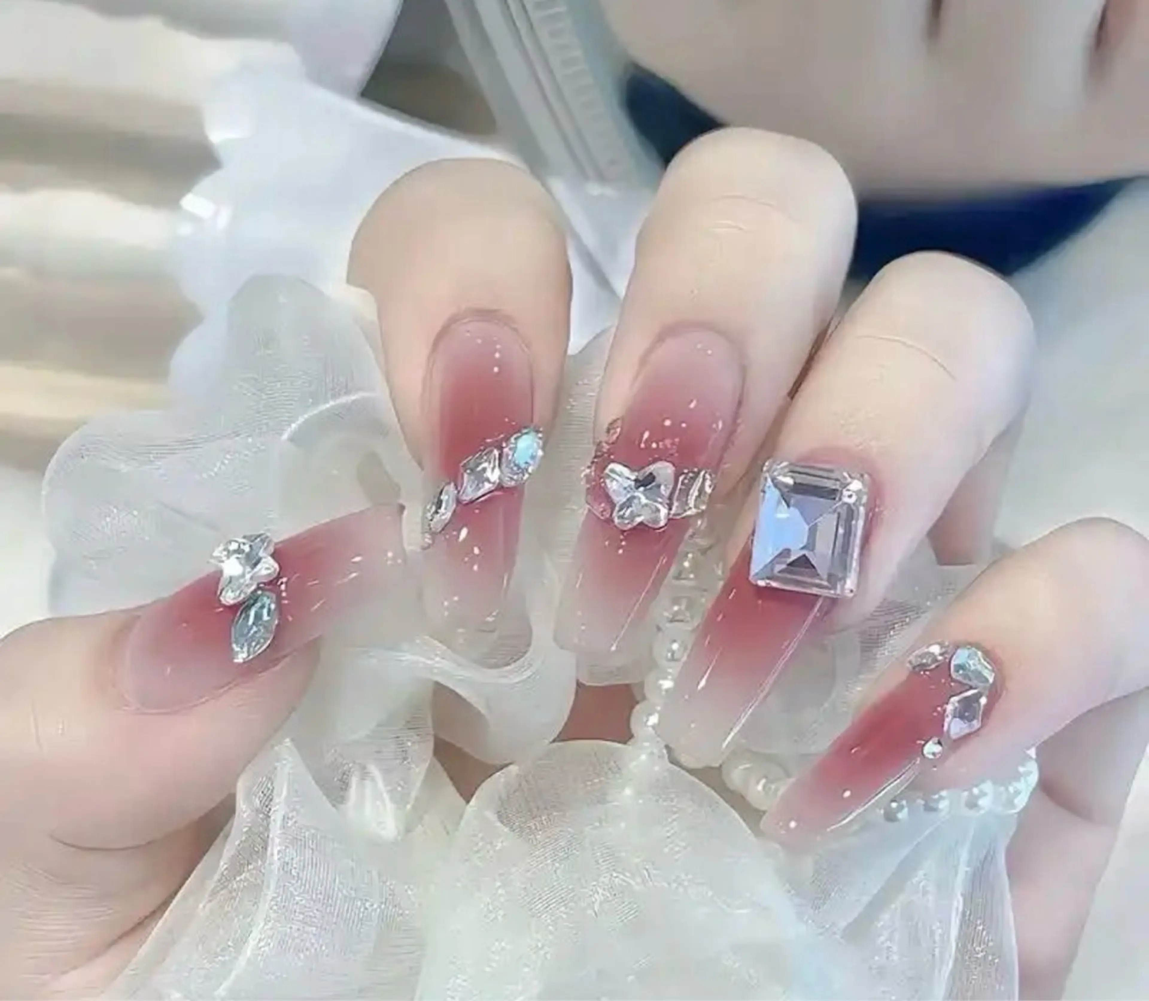 ネイル チークネイル 長さ出し フラワーネイル フレンチネイル ガーリー sun nail池袋 モデル募集のネイルデザイン