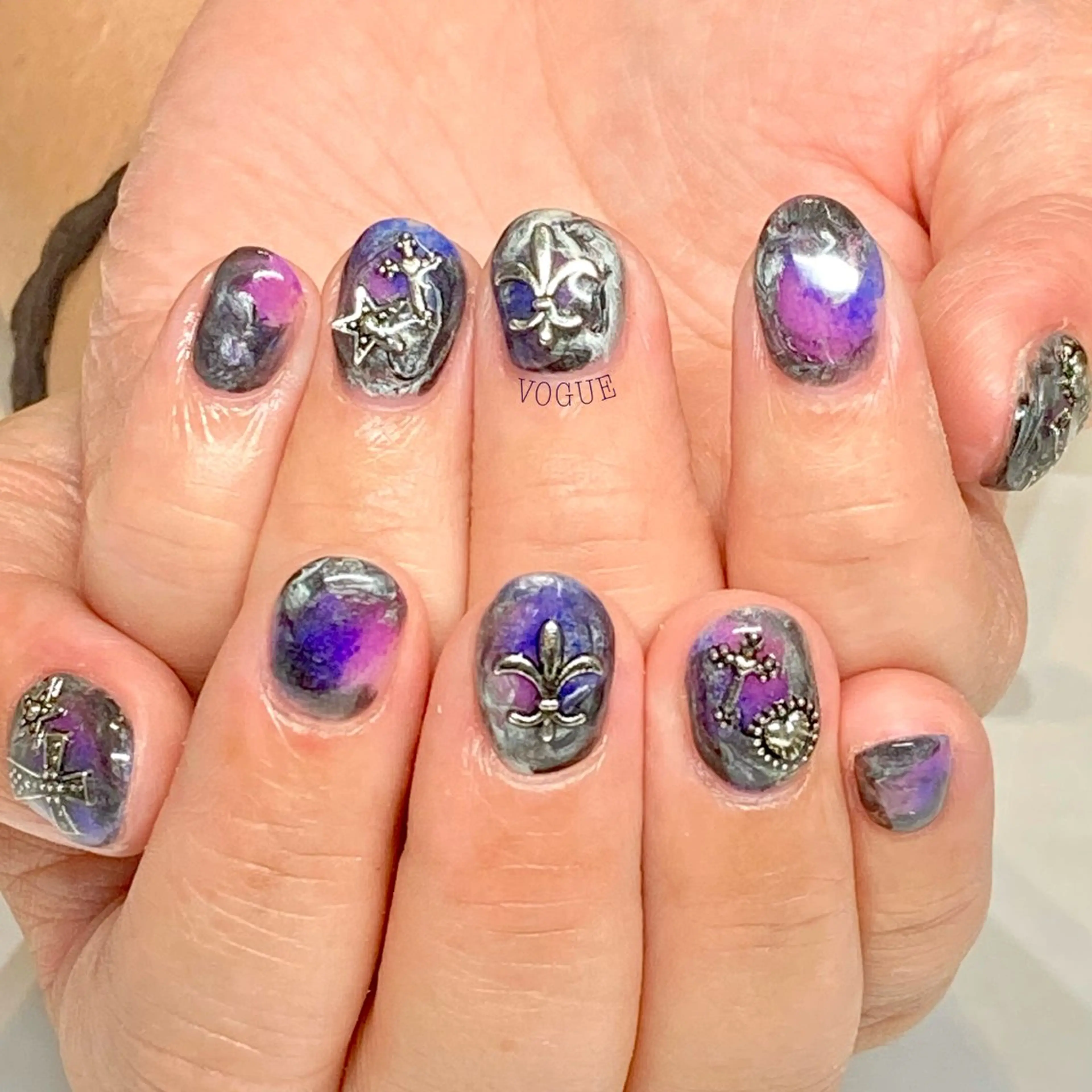 ネイル ハンドネイル VOGUE ×SWANのネイルデザイン