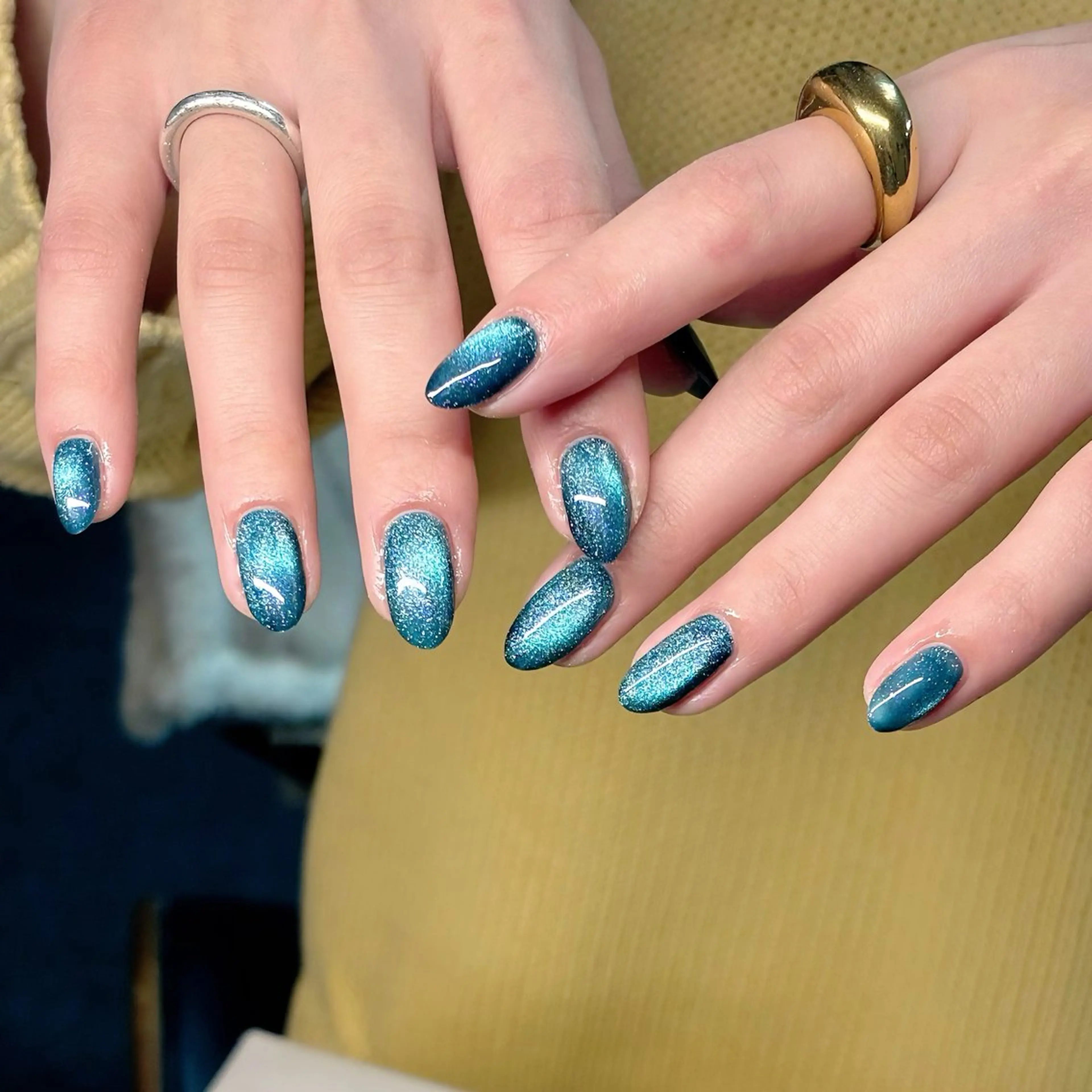 ネイル ブルー キラキラネイル マグネットネイル ワンカラーネイル 夏ネイル ハンドネイル ハンドケア 🎀NAIL🎀 AI🪄︎︎◝✩のネイルデザイン