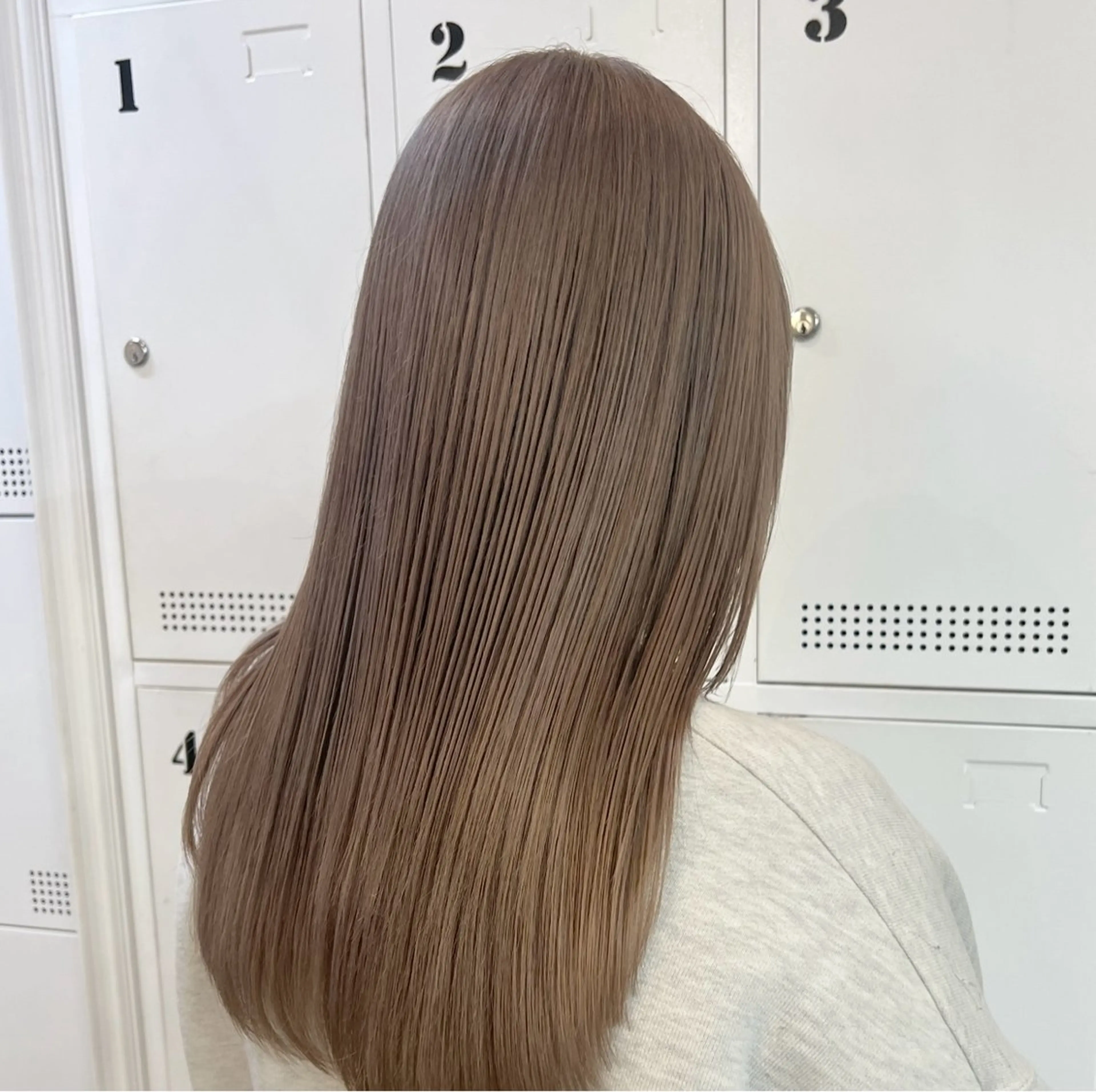 カラー ヘアカラー トリートメント ブリーチカラー×艶 🍨mihoのヘアスタイル