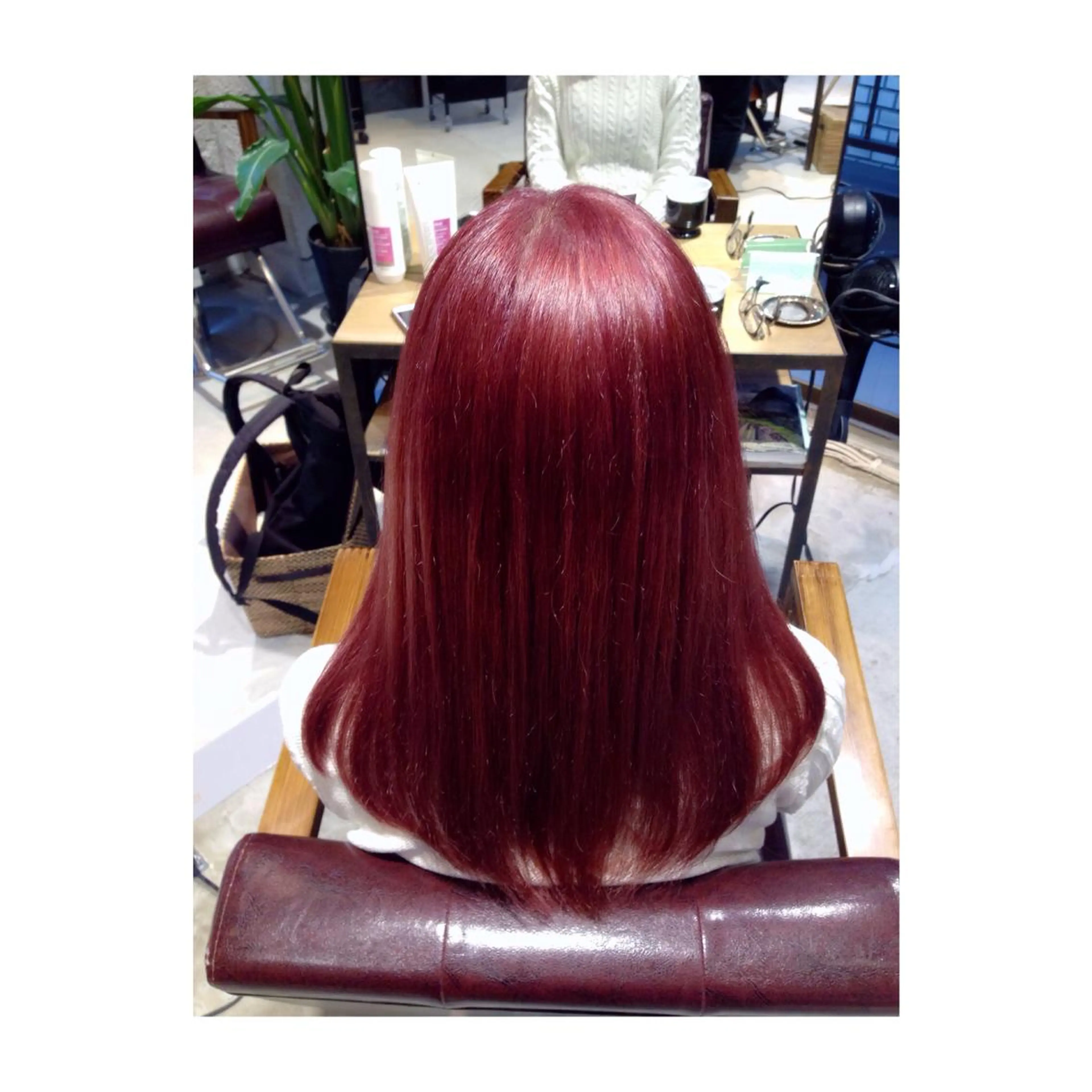 セミロング ロング カラー レッドカラー アオガミ （前髪顔周りカット）のヘアスタイル