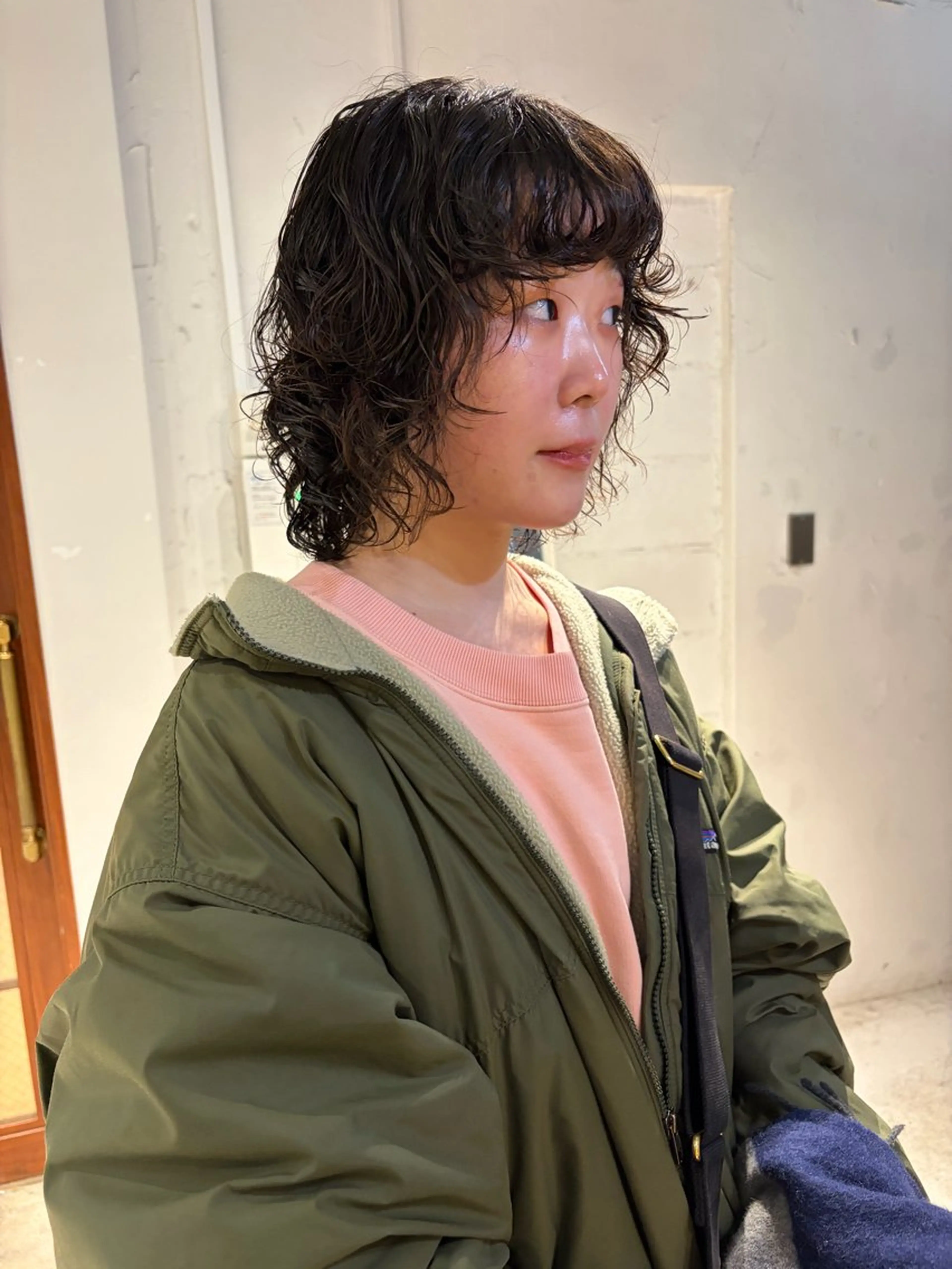 ミディアム パーマ ミディアムパーマ ウルフカット カット ヘアカラー パーマ トリートメント レイヤー×初 パーマ|hinakoのヘアスタイル