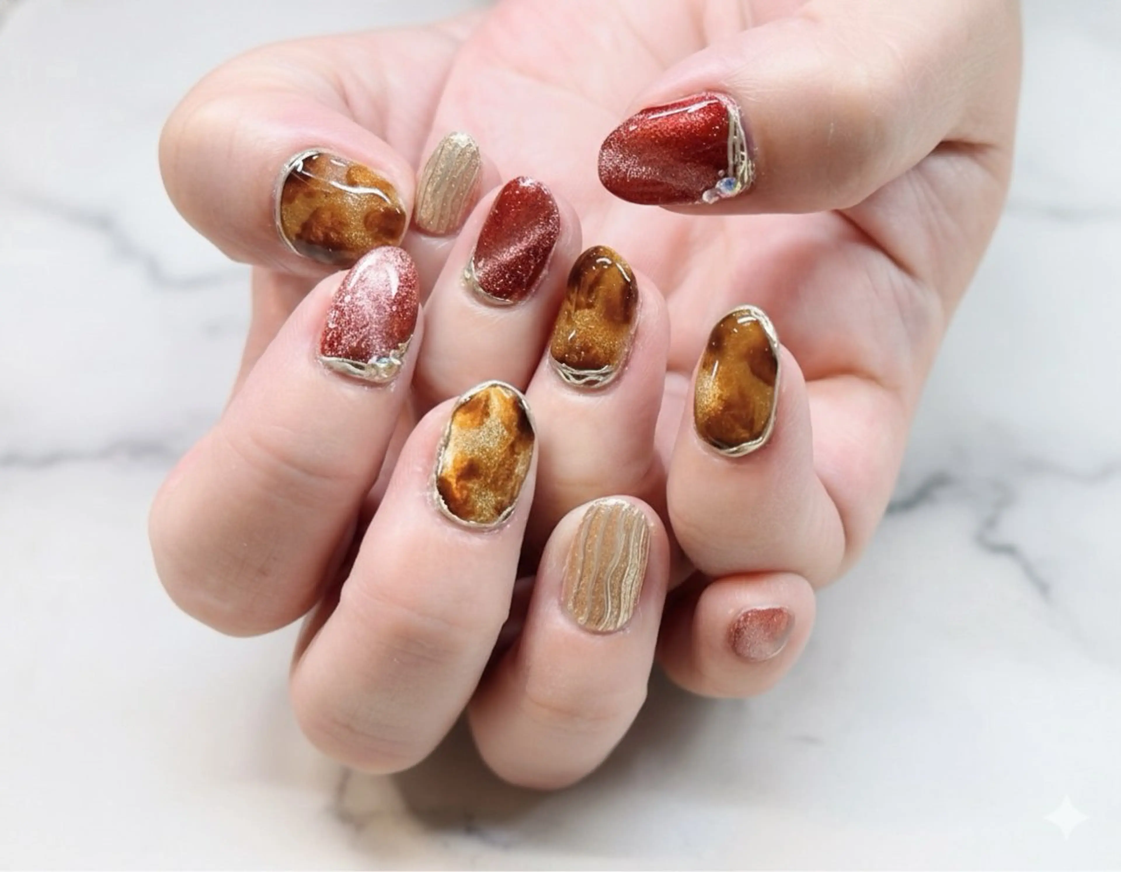 ネイル フレンチネイル ラメ(グリッター) ラメグラデーション マグネットネイル 持ち込み ハンドネイル ティーエヌ 金山駅東口店のネイルデザイン