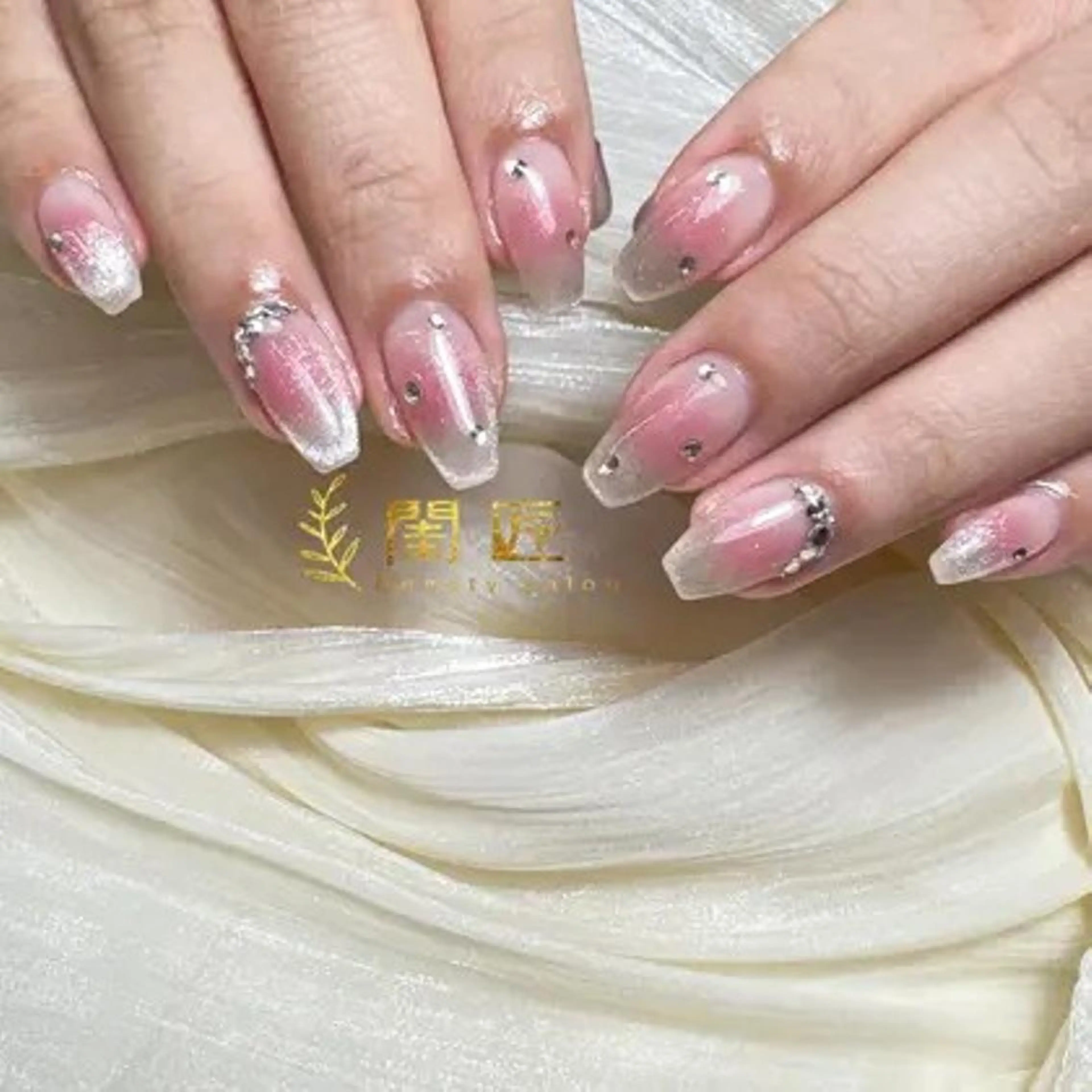 ⤴️Ins人気上昇💅ハンドネイル🧲♪カラーグラマグネットorチックマグネットネイル【新規オフ無料】の写真