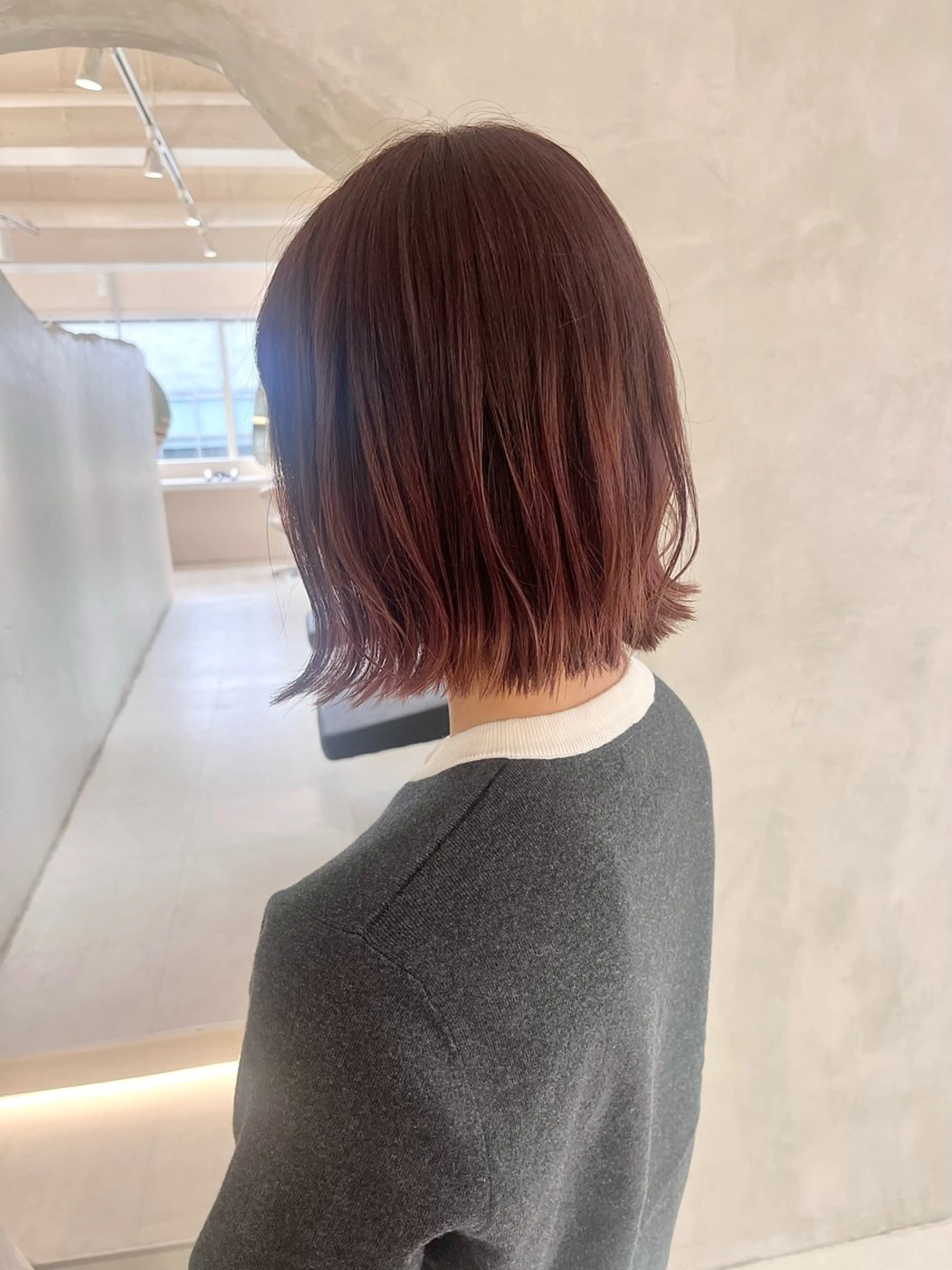 ショート effect横浜所属・切りっぱなしボブ/ 艶カラー/綾莉のヘアスタイル