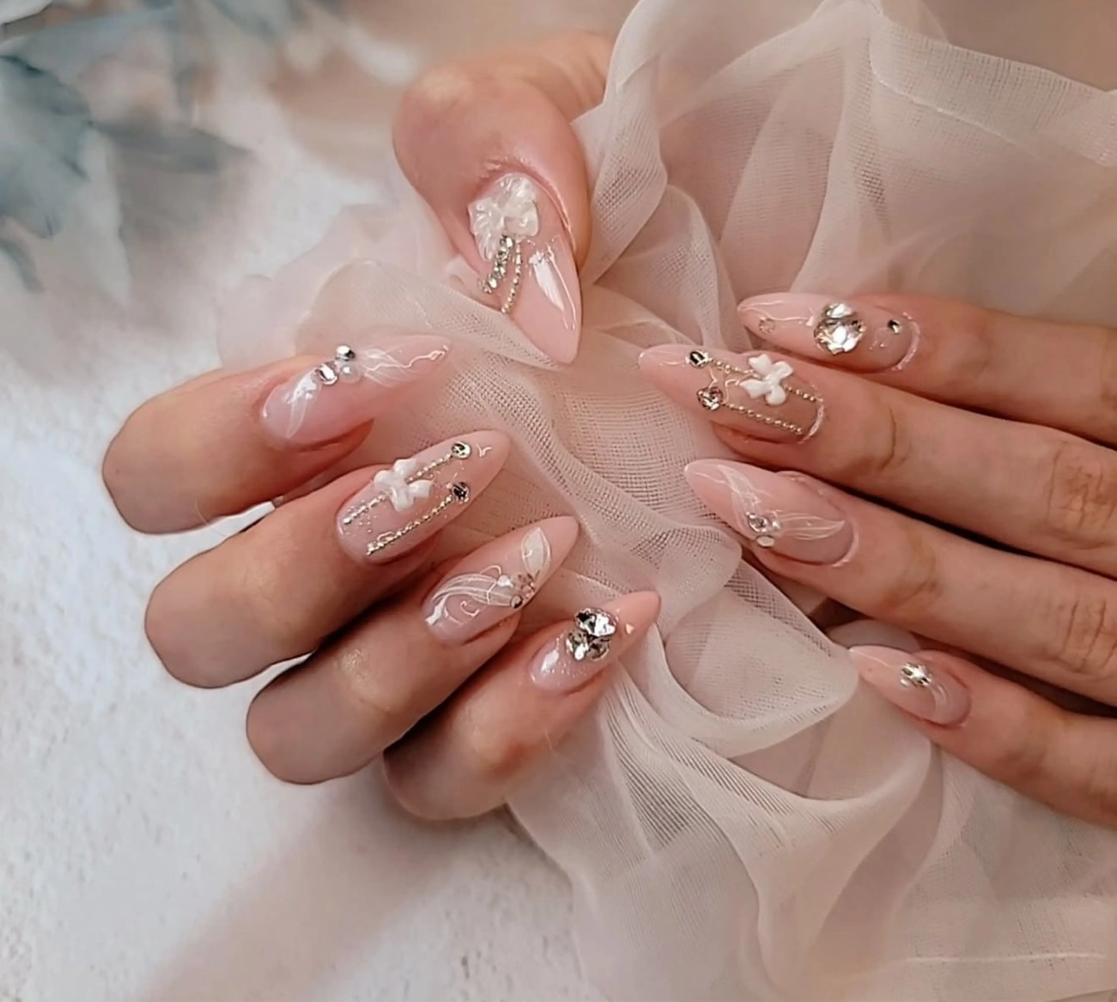 ネイル キラキラネイル マグネットネイル ミラーネイル ニュアンスネイル 春ネイル ハンドネイル Lina nail所属・Lunaa 池袋のネイルデザイン