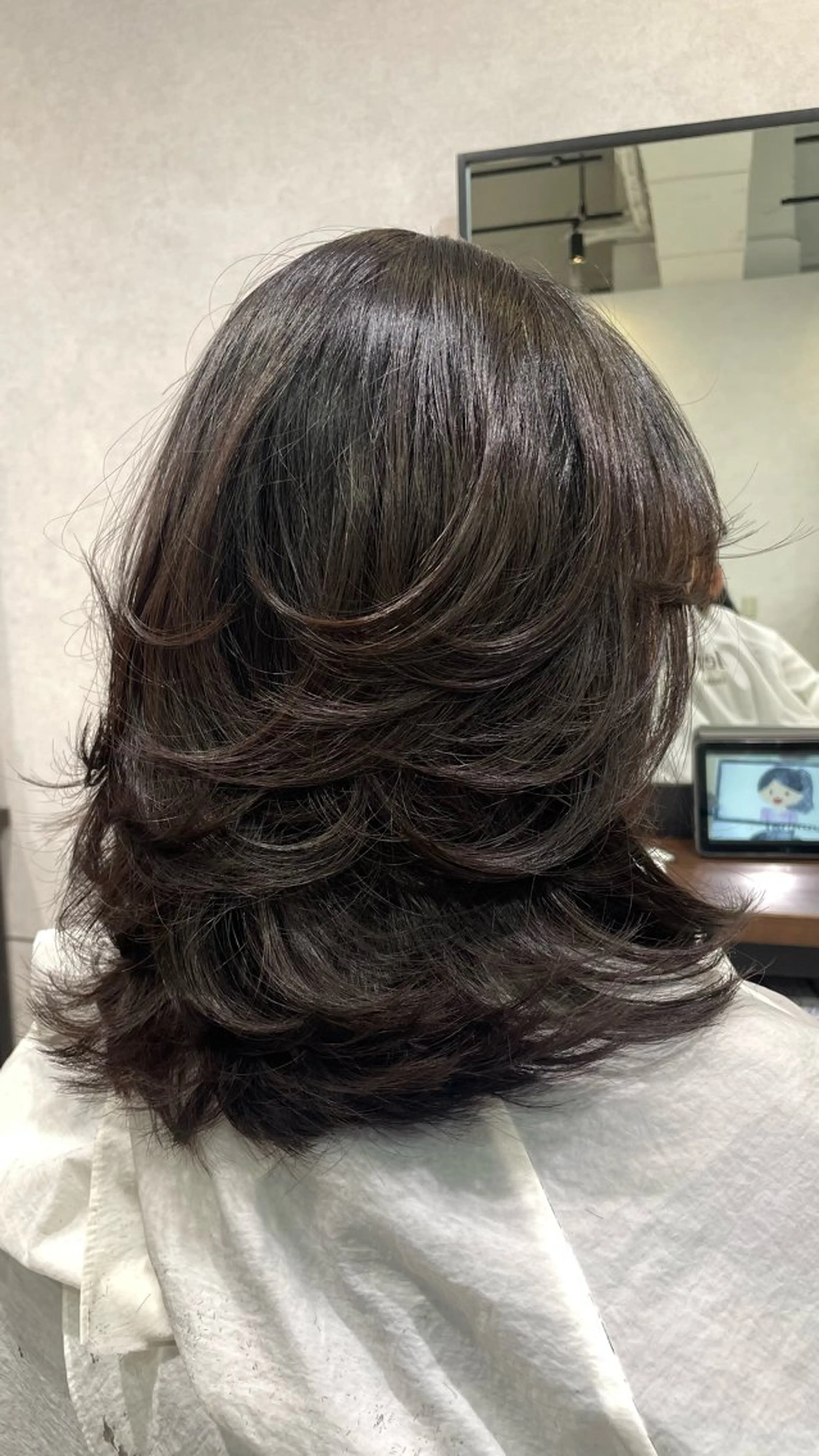 ミディアム Merlyosaka 早川未来のヘアスタイル