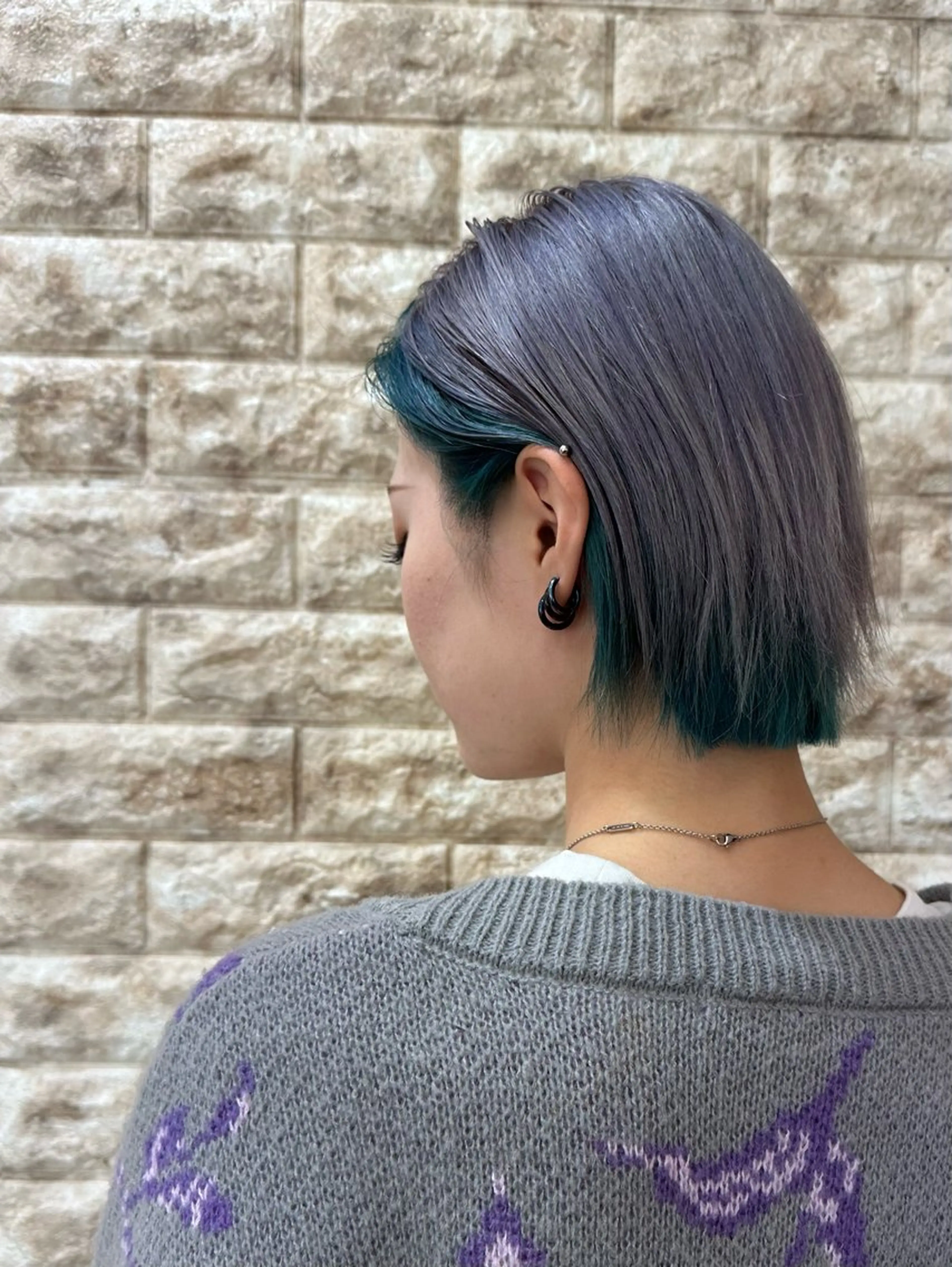 ショート カラー ブルーカラー インナーカラー シルバー 谷口 瑠南のヘアスタイル