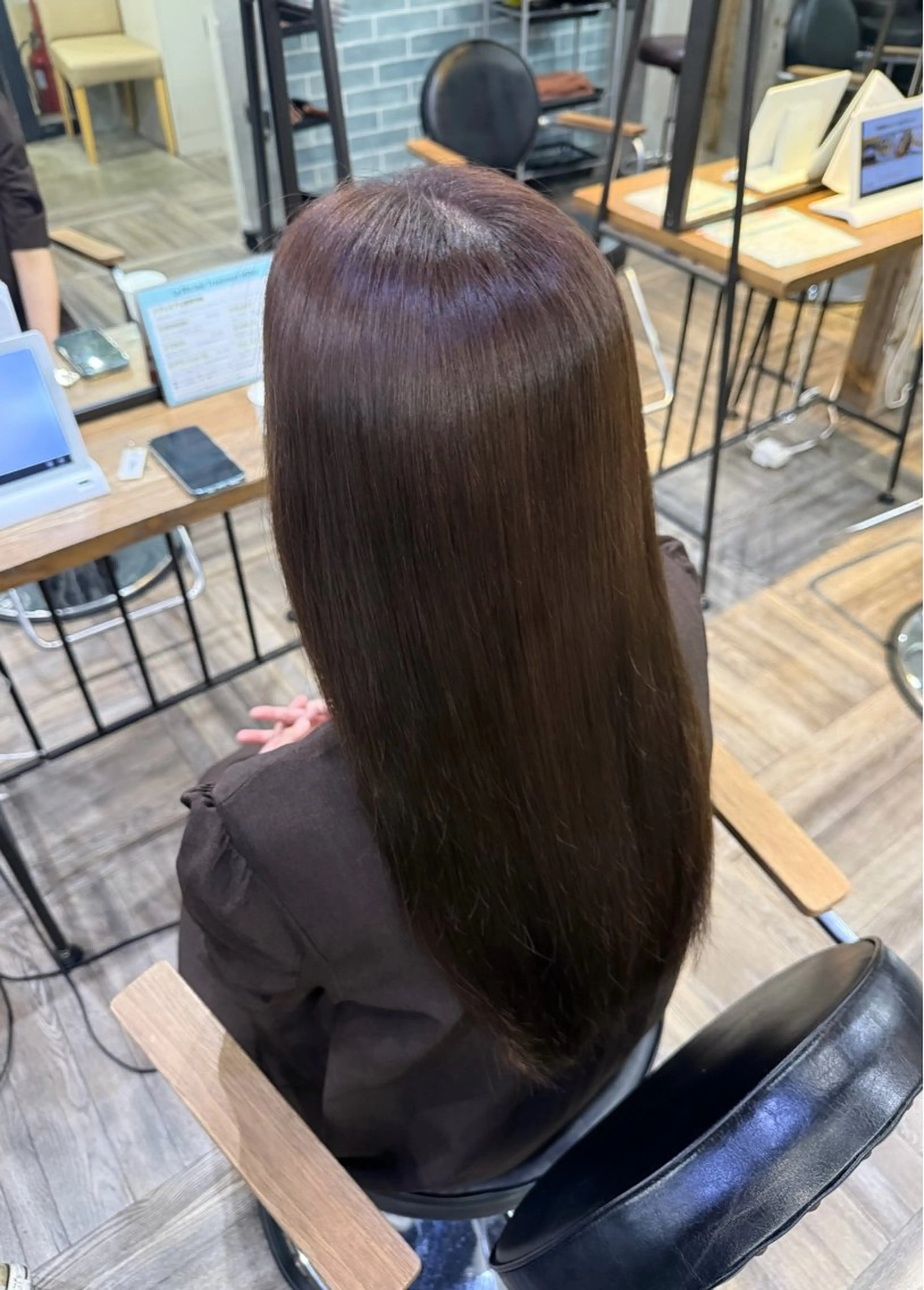 ロング ヘアカラー 上野 日菜莉のヘアスタイル