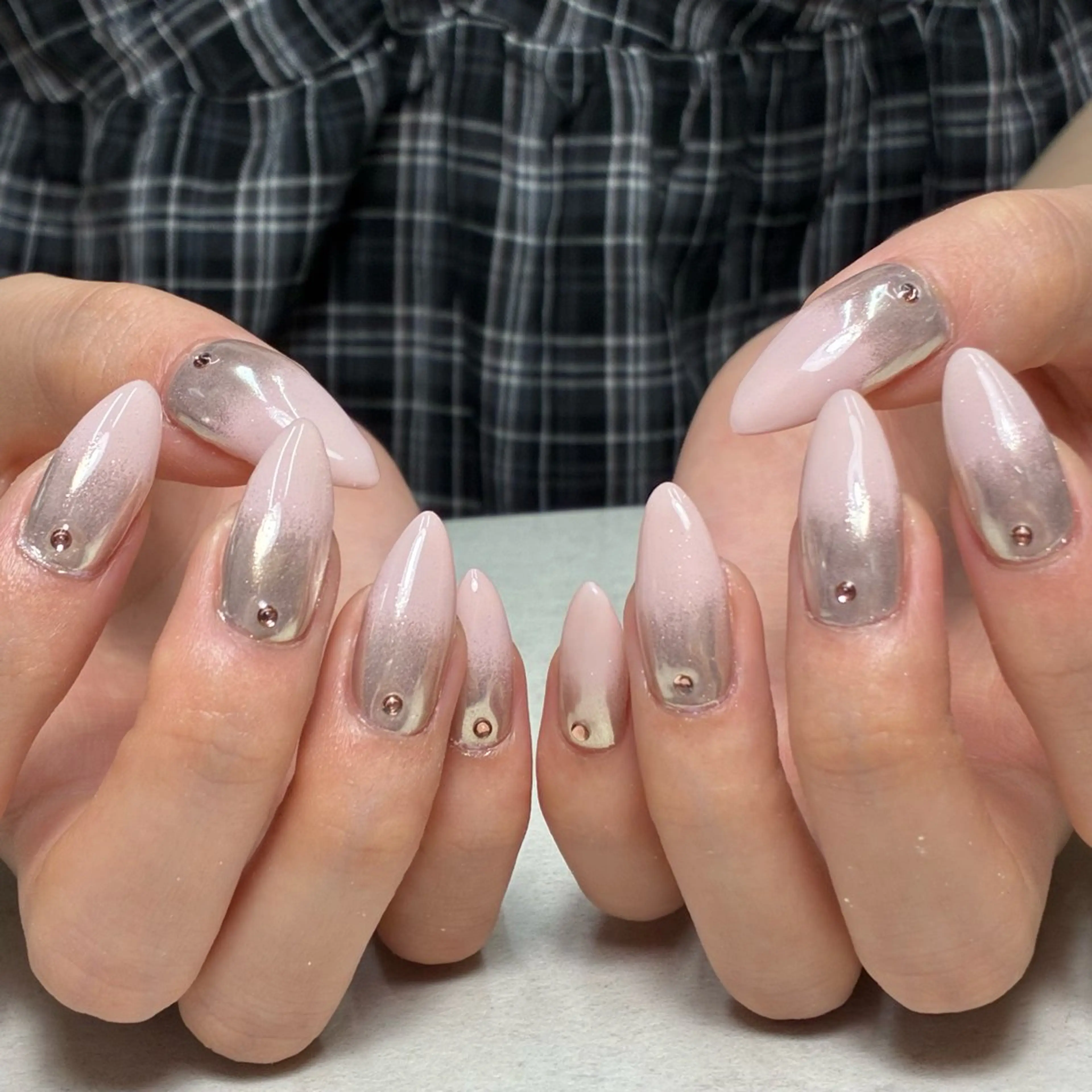 ネイル グラデーション ミラーネイル ハンドネイル mumjyu所属・mumjyu MIKAのネイルデザイン