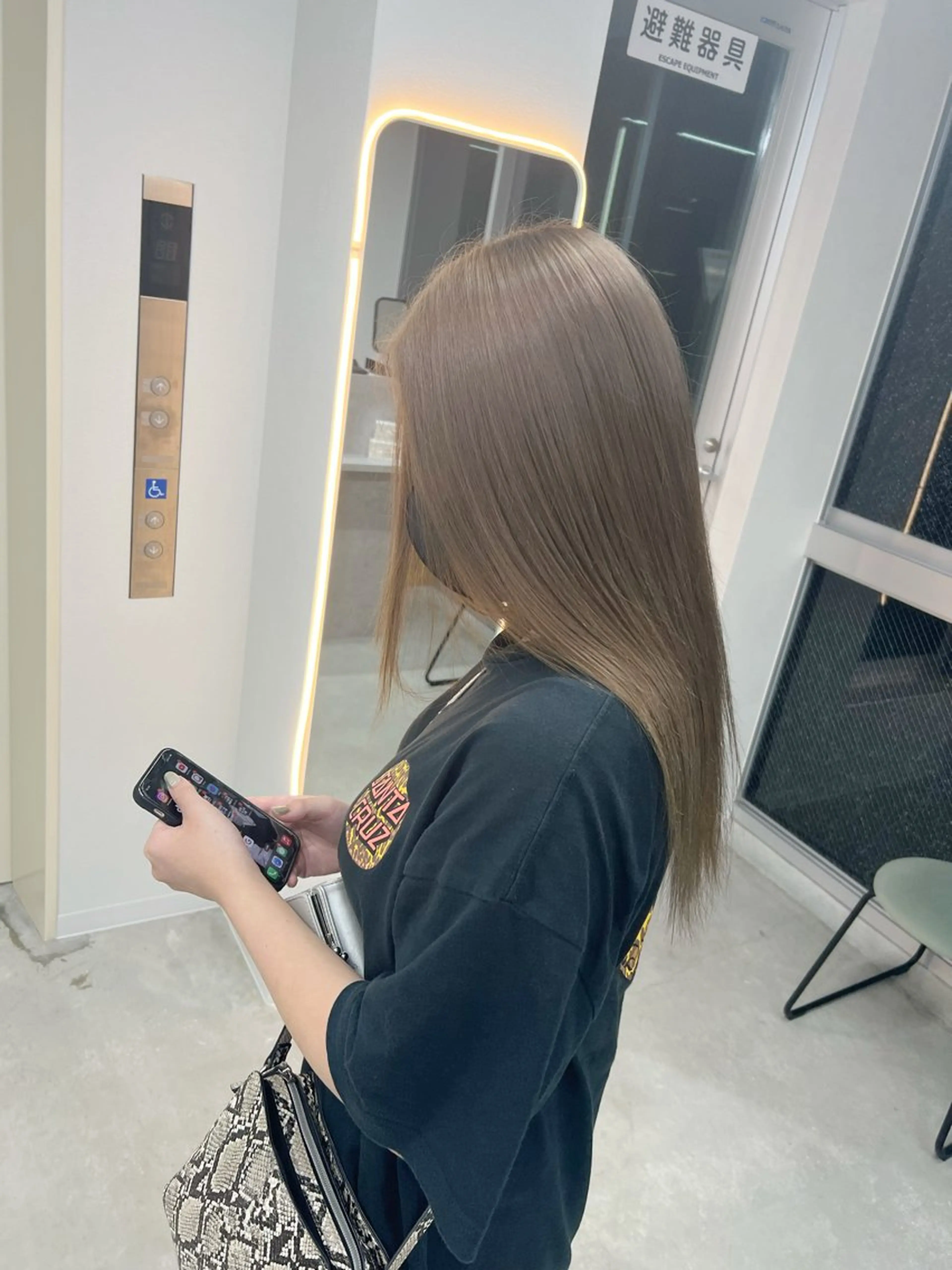 ロング maya レイヤーカットのヘアスタイル