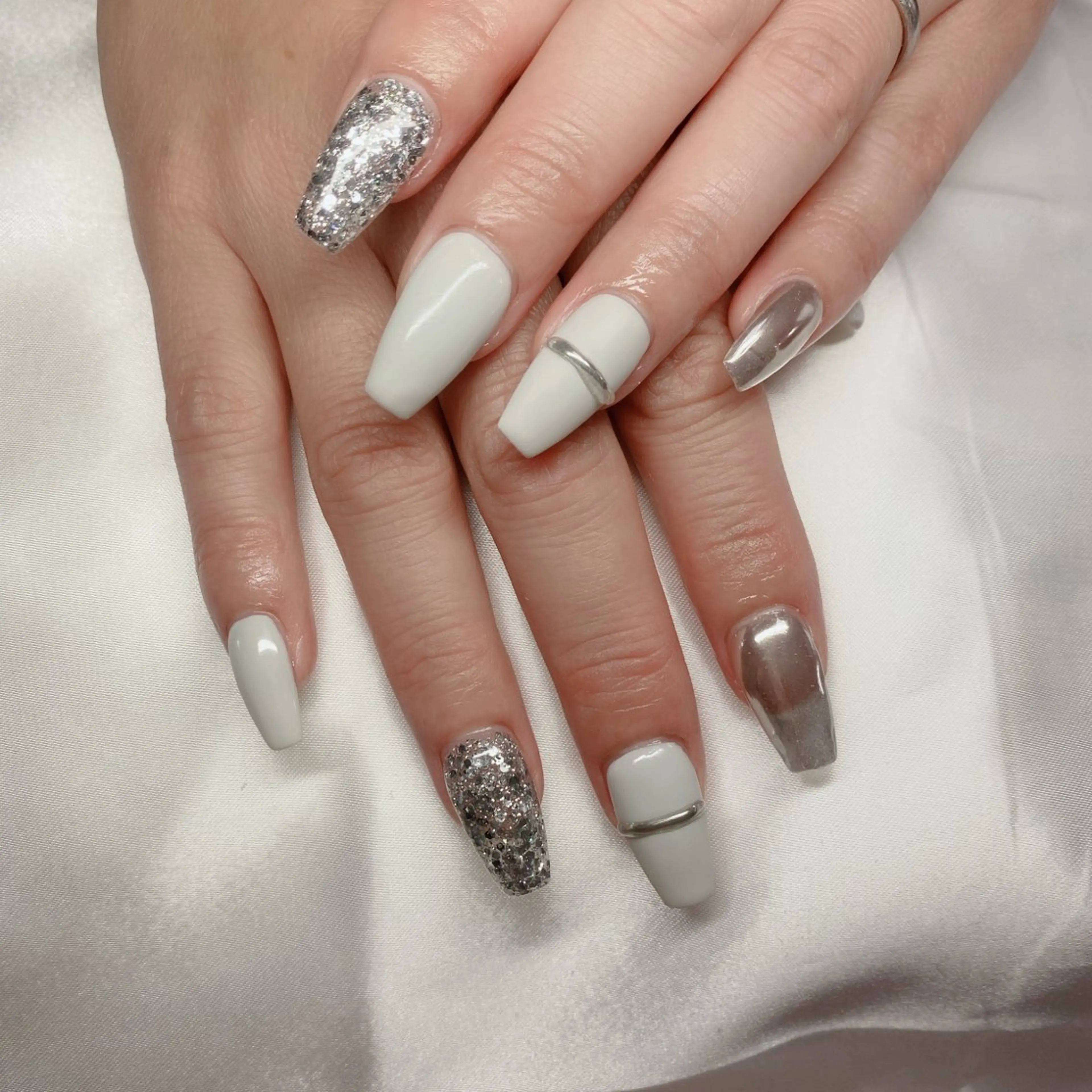 ネイル ハンドネイル ハンドケア UniqueNail 長さだし専門店のネイルデザイン