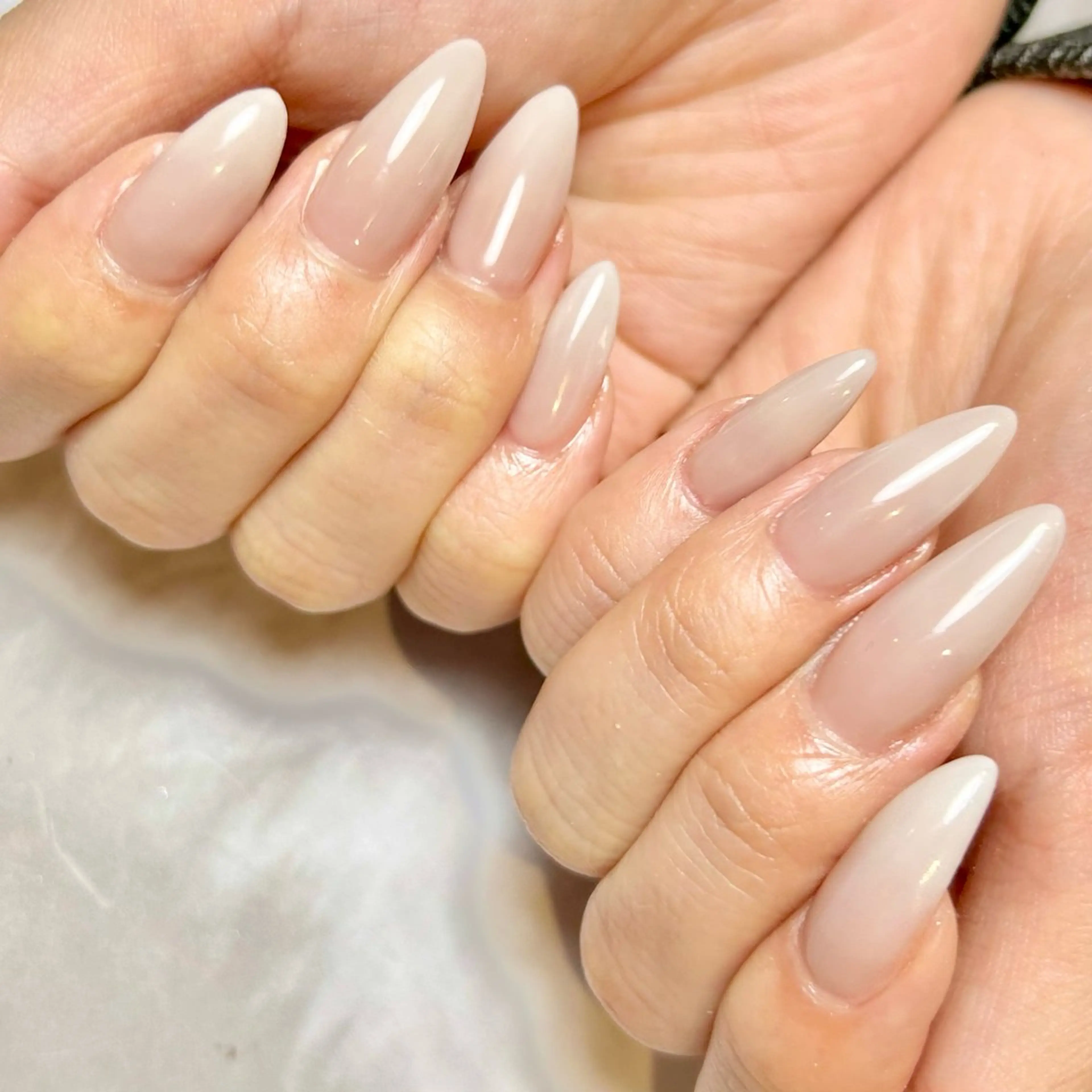 ネイル グラデーション ホワイト ハンドネイル Reflection marikoのネイルデザイン