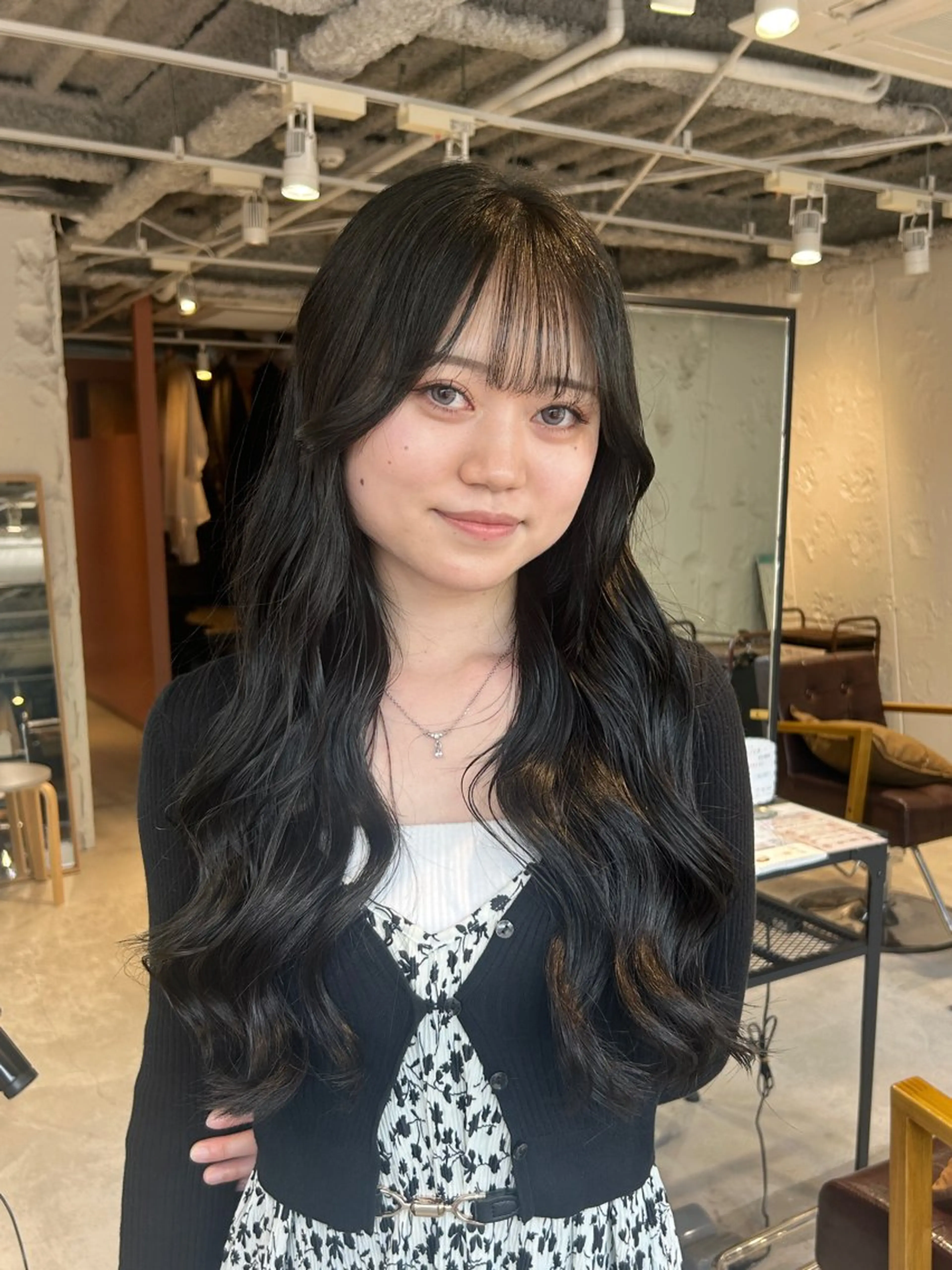 ロング カラー 透明感ベージュ🤎 大久保 那奈のヘアスタイル