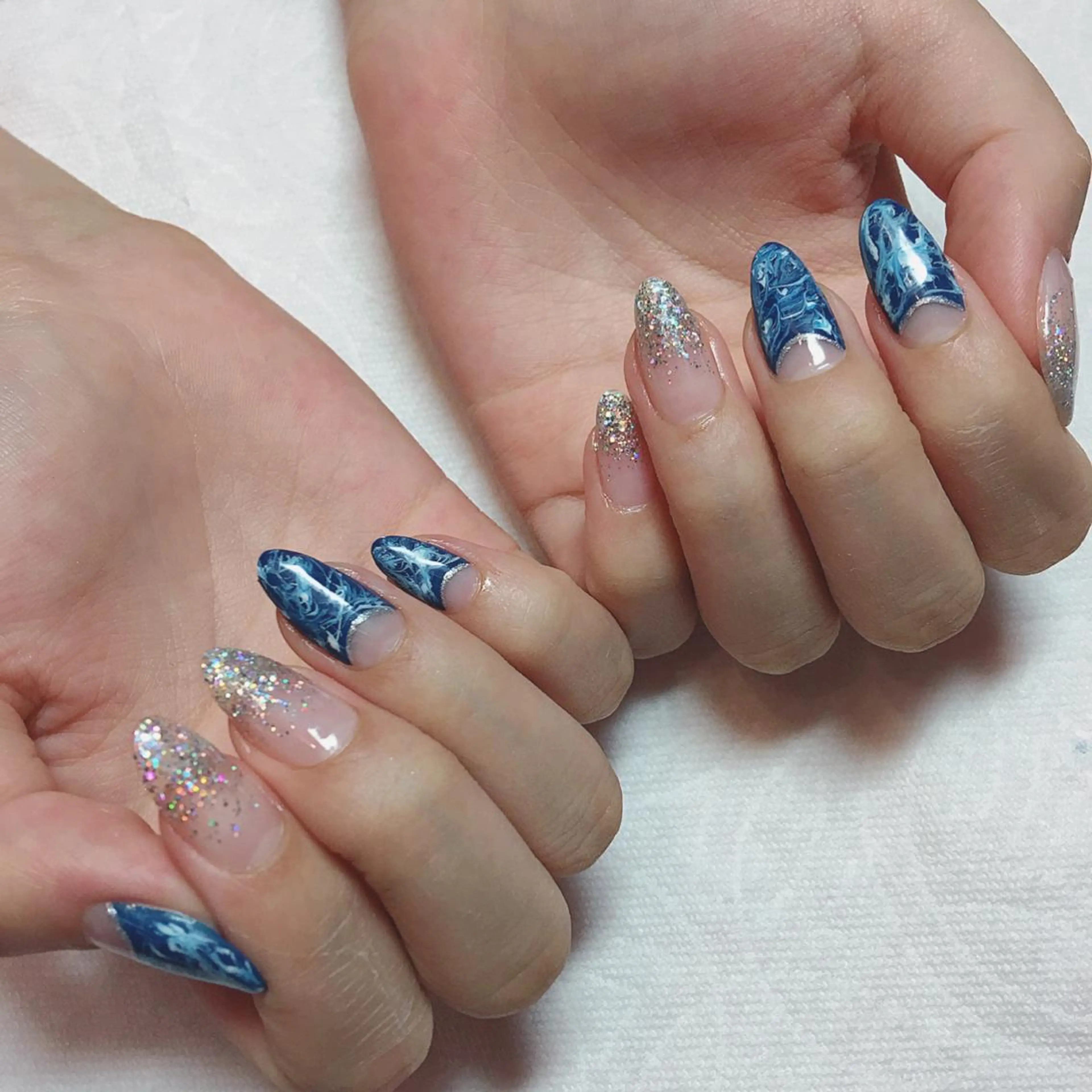 ネイル フレンチネイル ラメ(グリッター) ラメグラデーション 大理石ネイル(マーブル) 逆フレンチ THECOLORS所属・近貞 莉奈のネイルデザイン