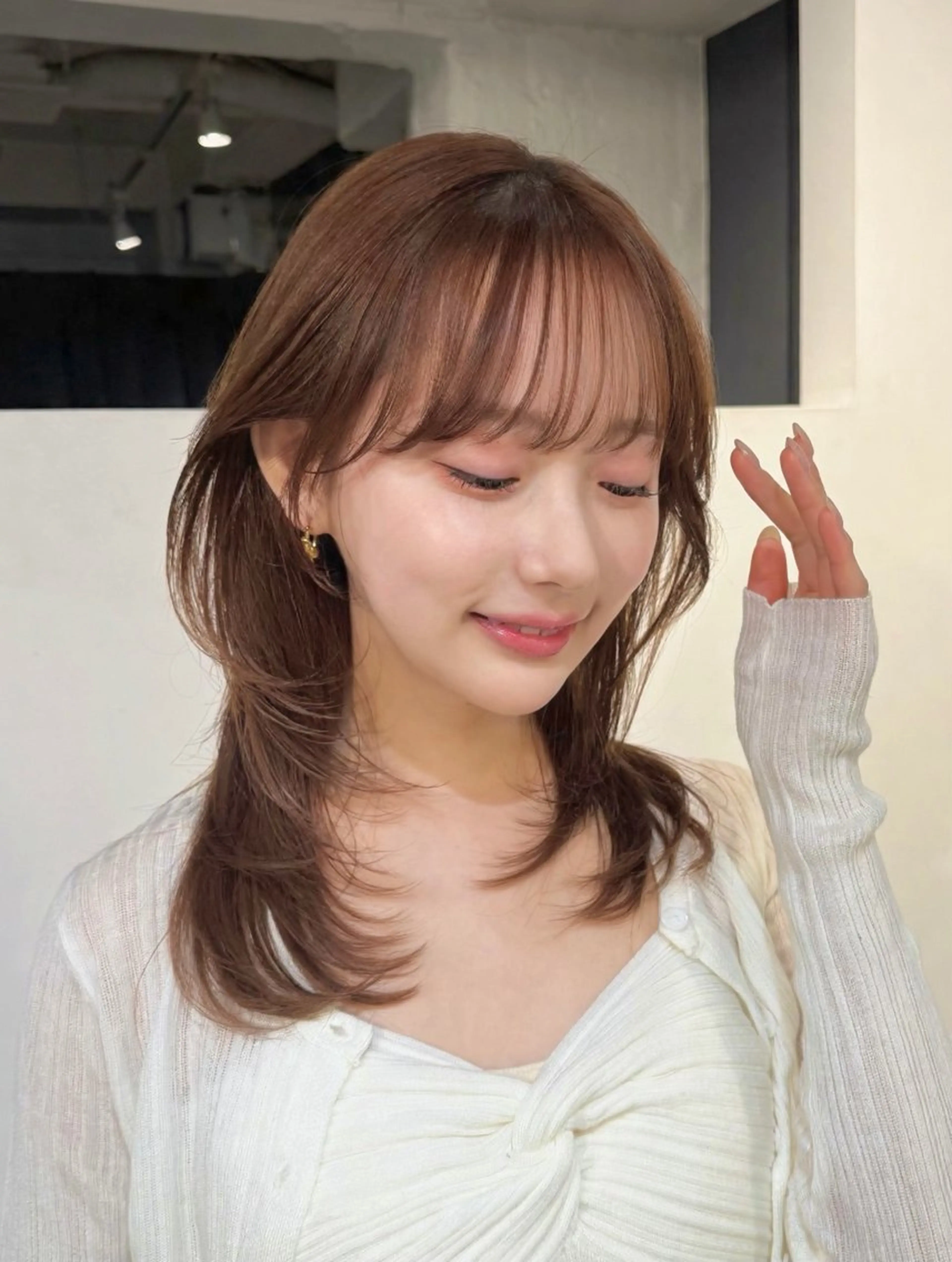 ミディアム SAKI 新宿のヘアスタイル