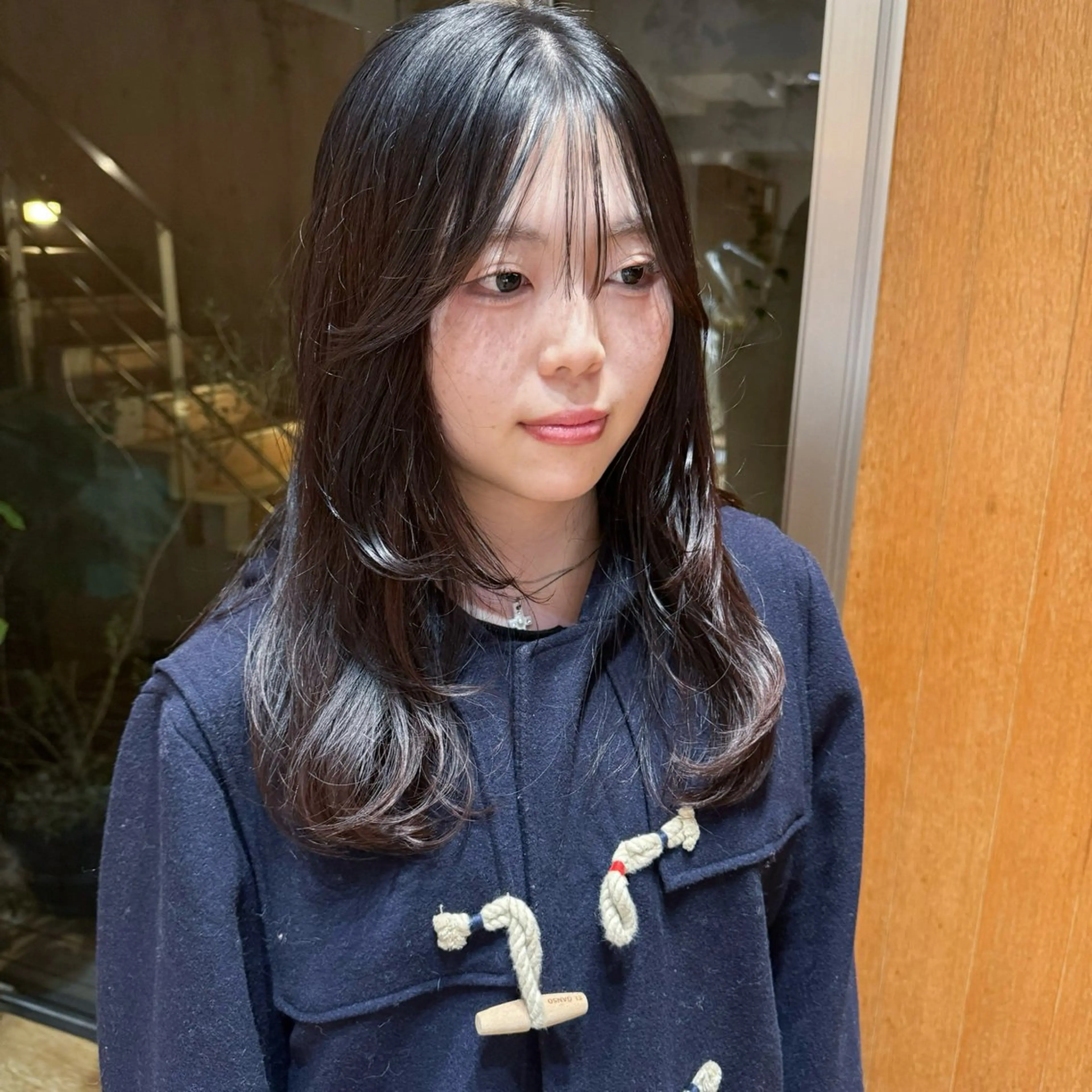 ミディアム カラー レイヤーカット カット ヘアカラー 大橋 芽衣のヘアスタイル