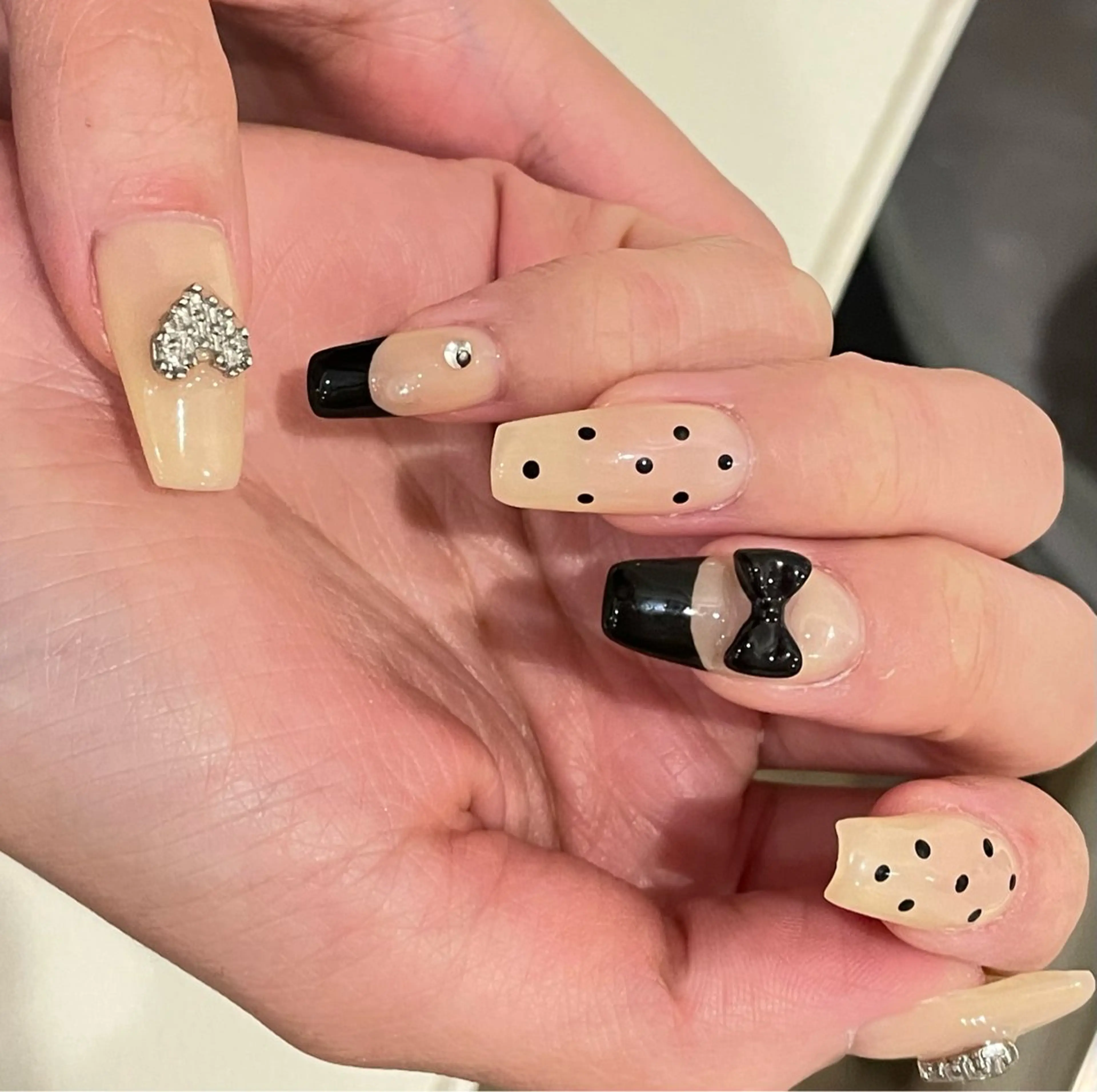 ネイル オーロラネイル チークネイル フレンチネイル ガラスフレンチ グラデーション H&B 楊のネイルデザイン