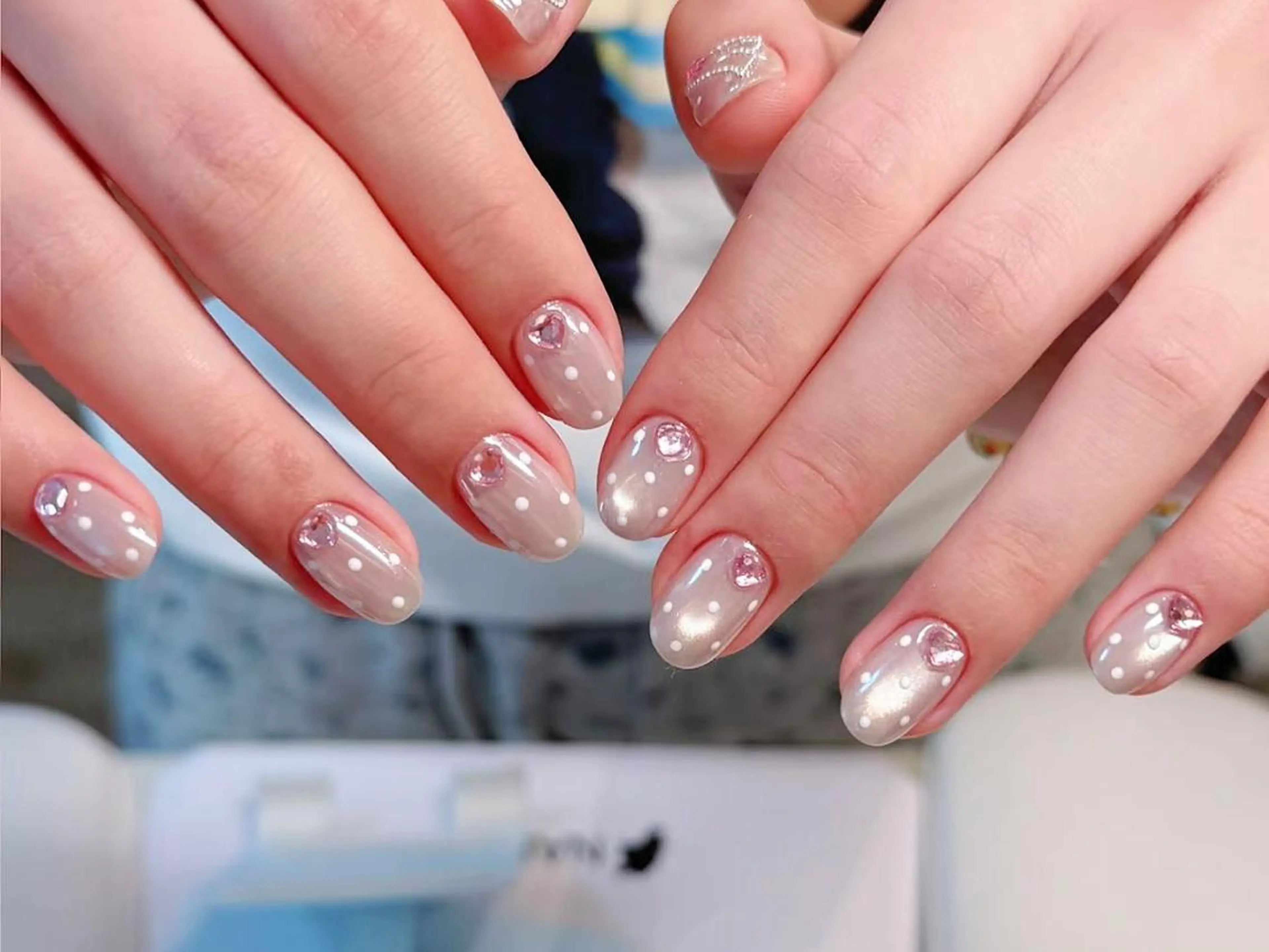 ネイル ジェルネイル ガーリー ホログラムネイル キラキラネイル ミディアムネイル ハンドネイル 🎀Sense Nail新宿店🎀のネイルデザイン