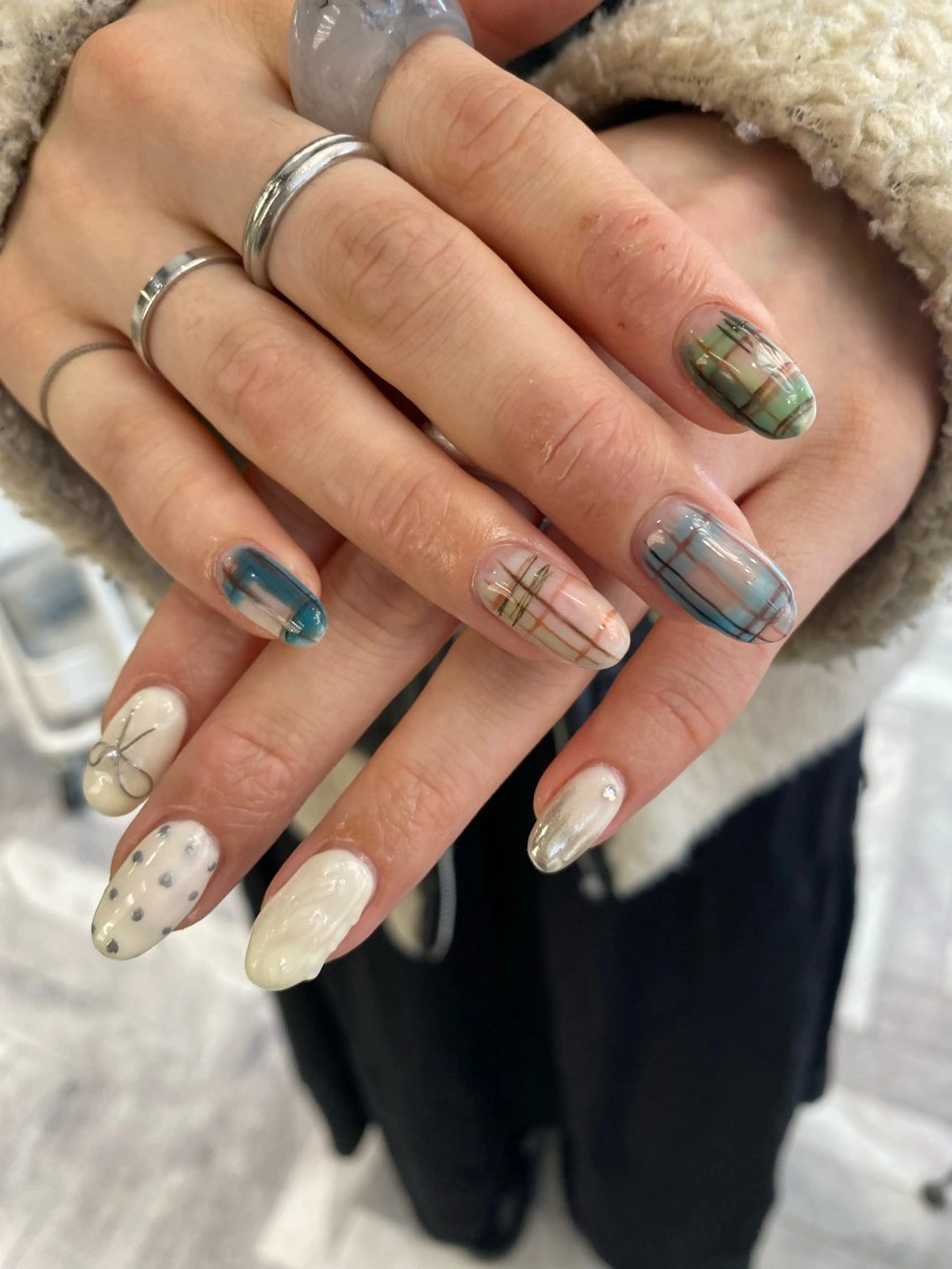 ネイル ハンドネイル ハンドケア カンナ【Y2Kネイル /コーンロウ】のネイルデザイン