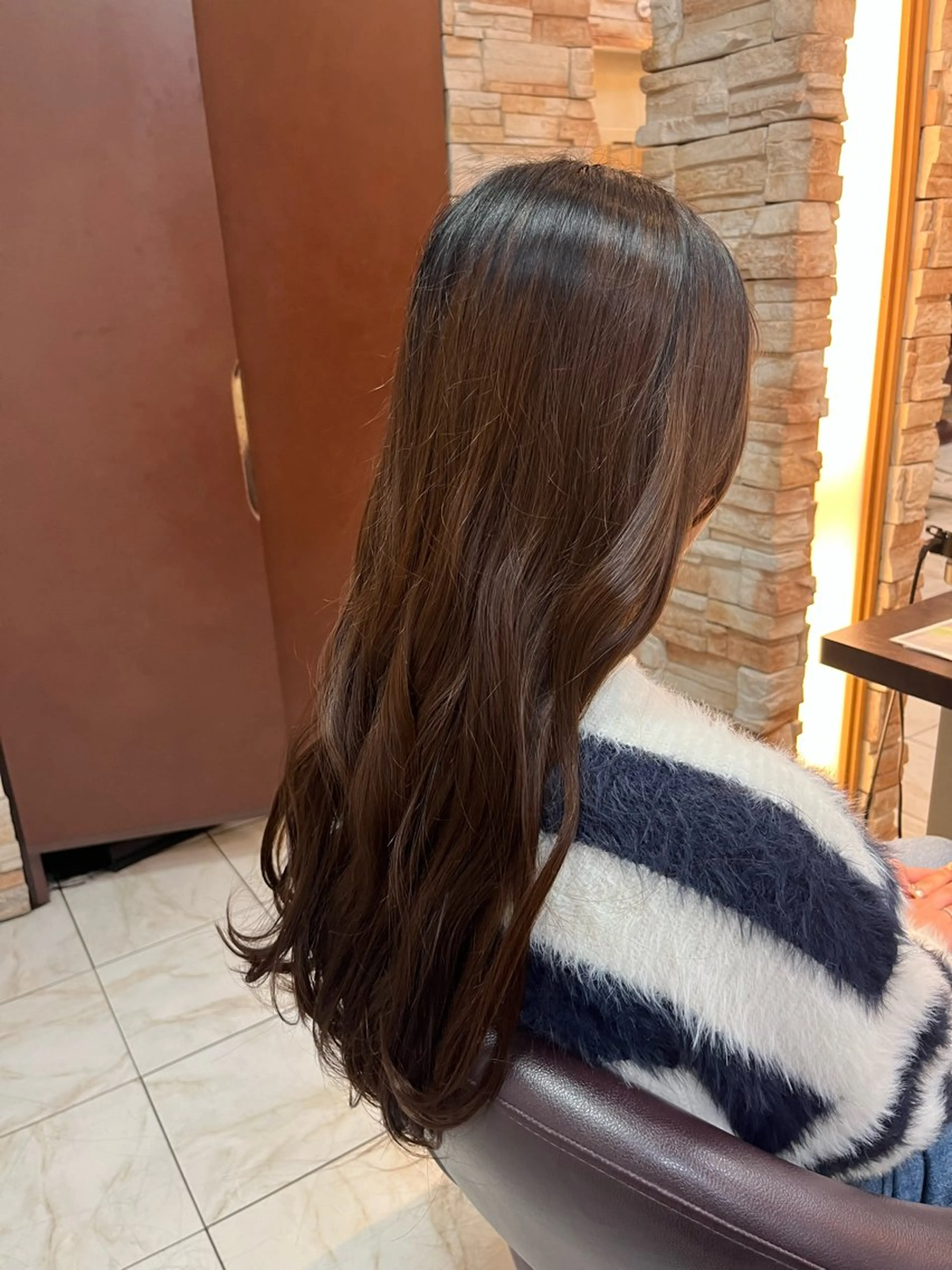 ロング 岡崎 嶺のヘアスタイル