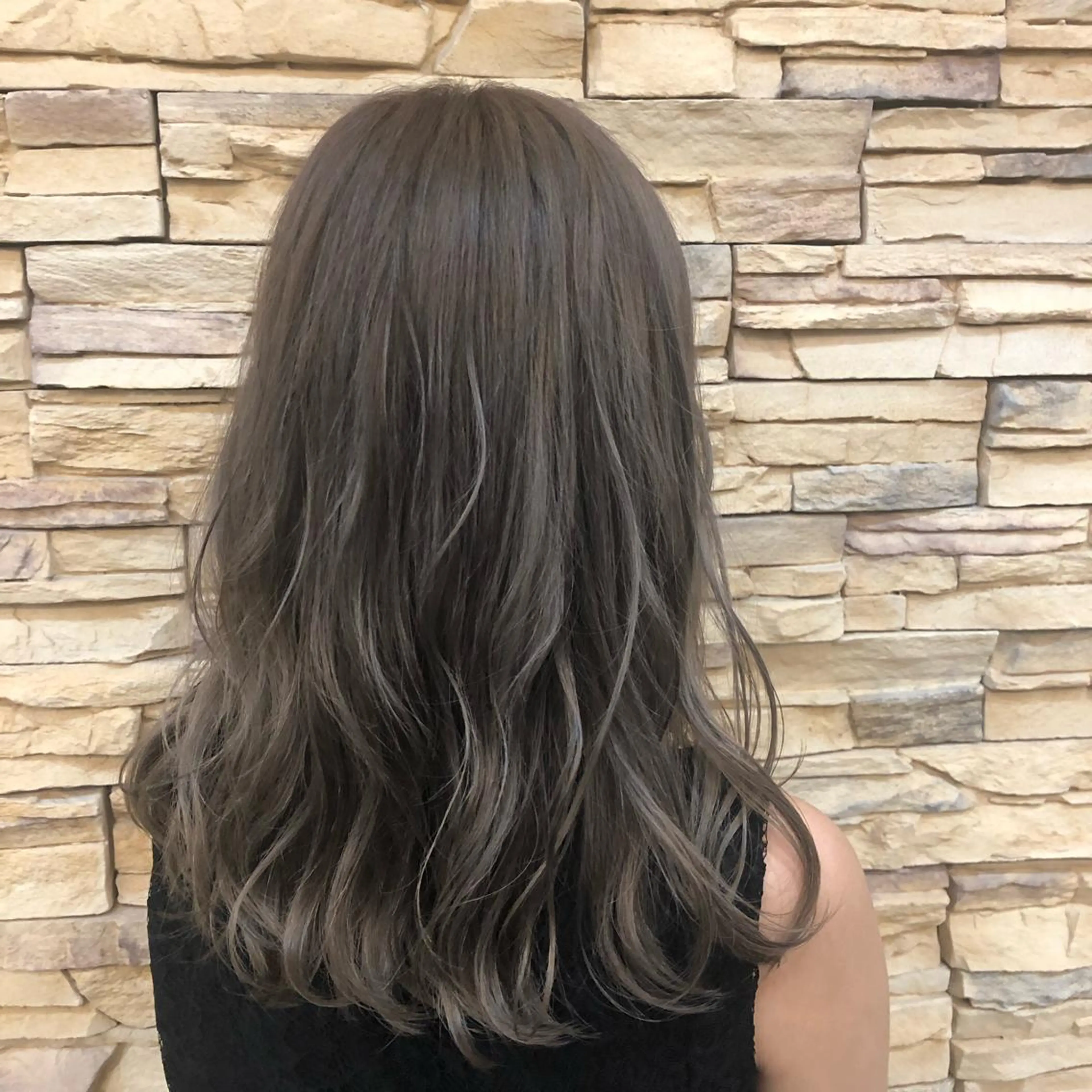 カラー 佃 優音のヘアスタイル