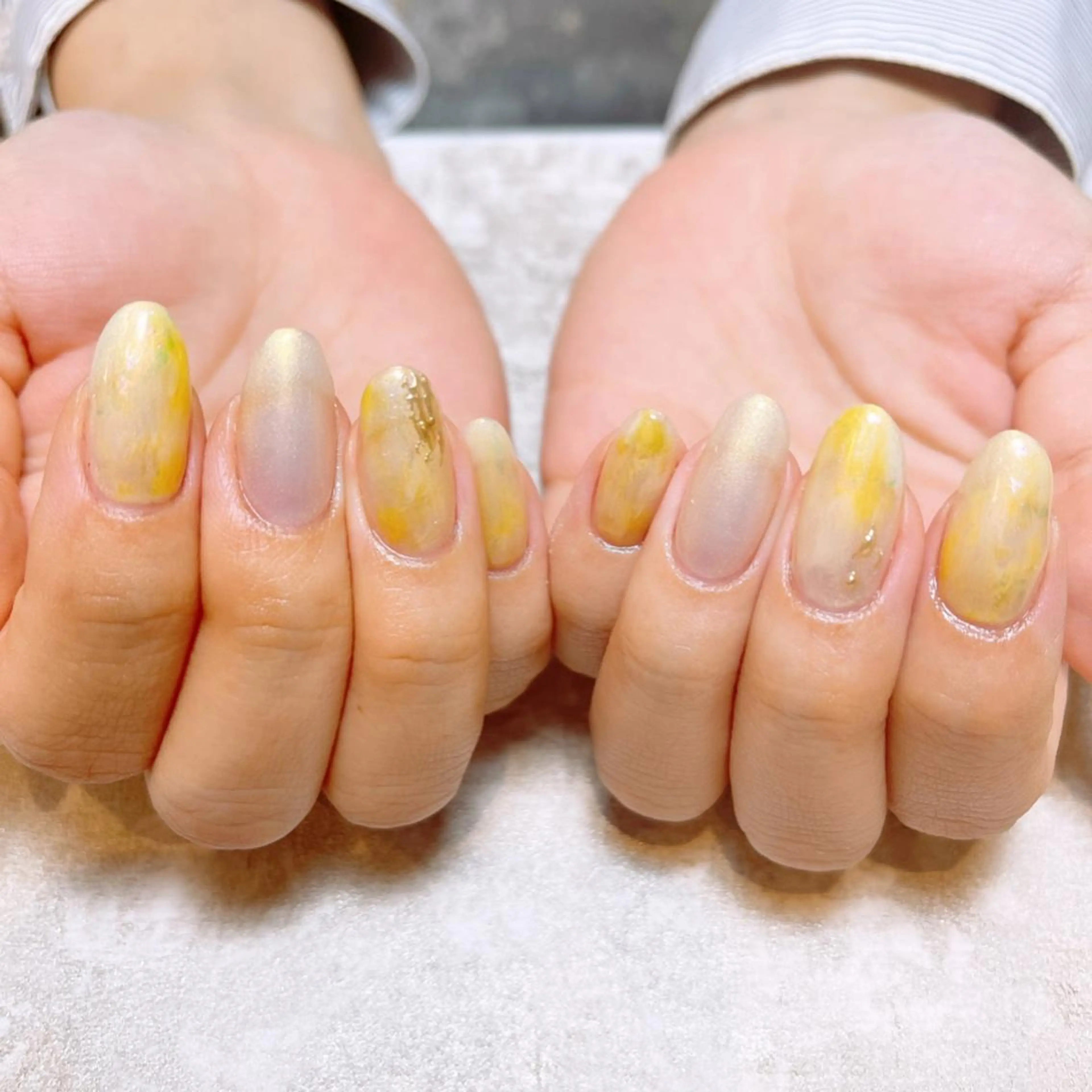 ミディアム イエローカラー nailsalon mur.のネイルデザイン