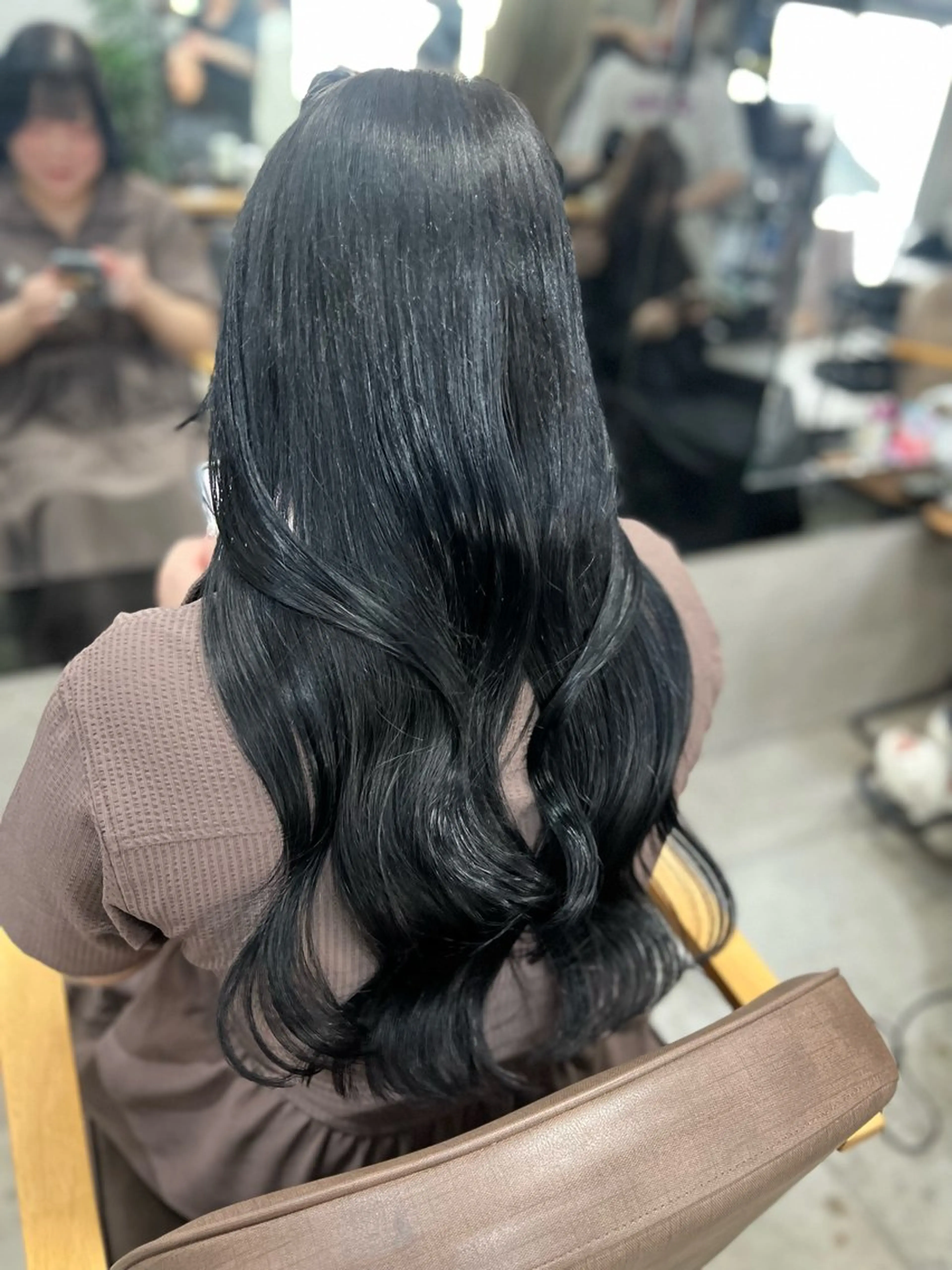 ロング カット ヘアカラー トリートメント maya レイヤーカットのヘアスタイル