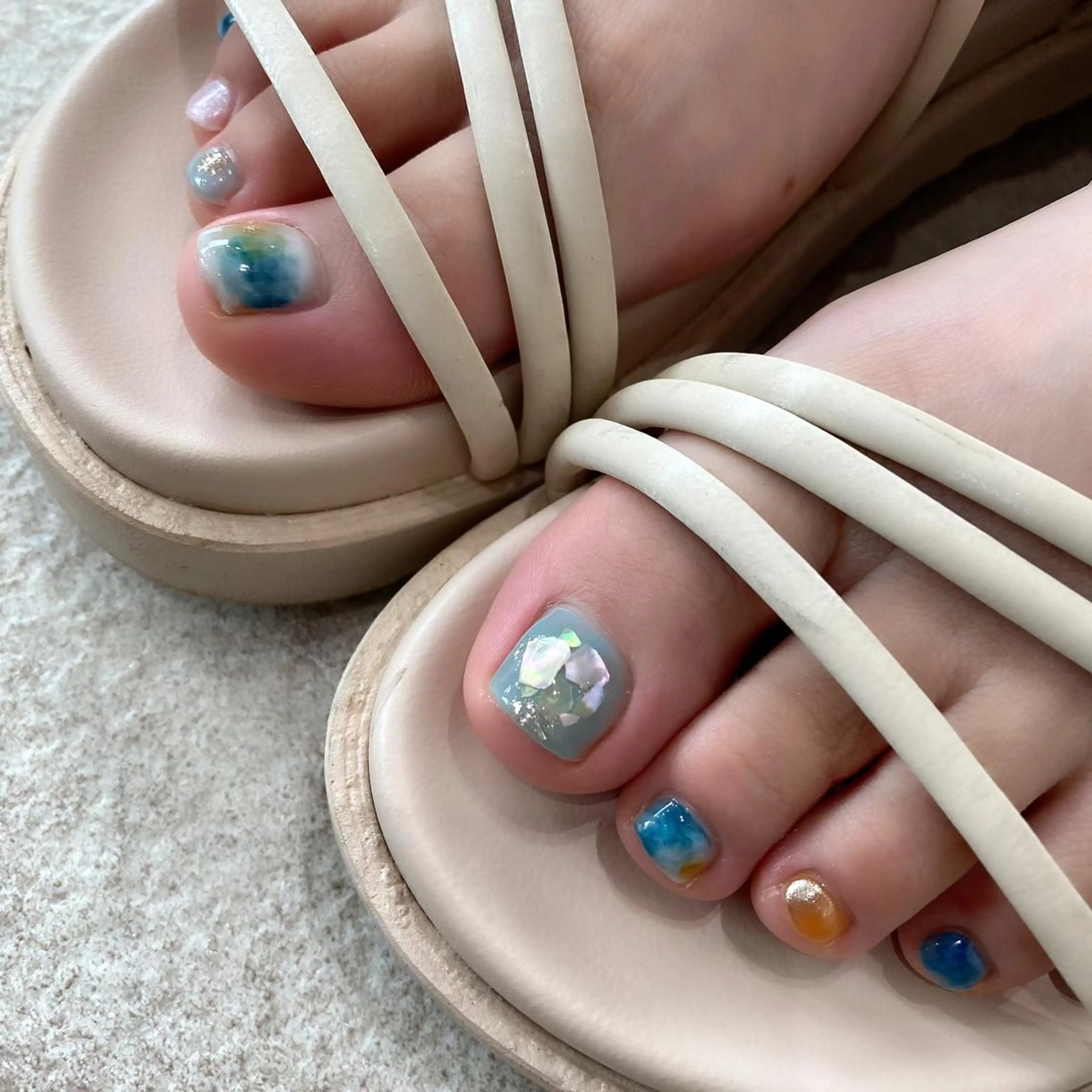 ネイル ブルー ニュアンスネイル ホワイト 黄色 阿部 ほのかのネイルデザイン