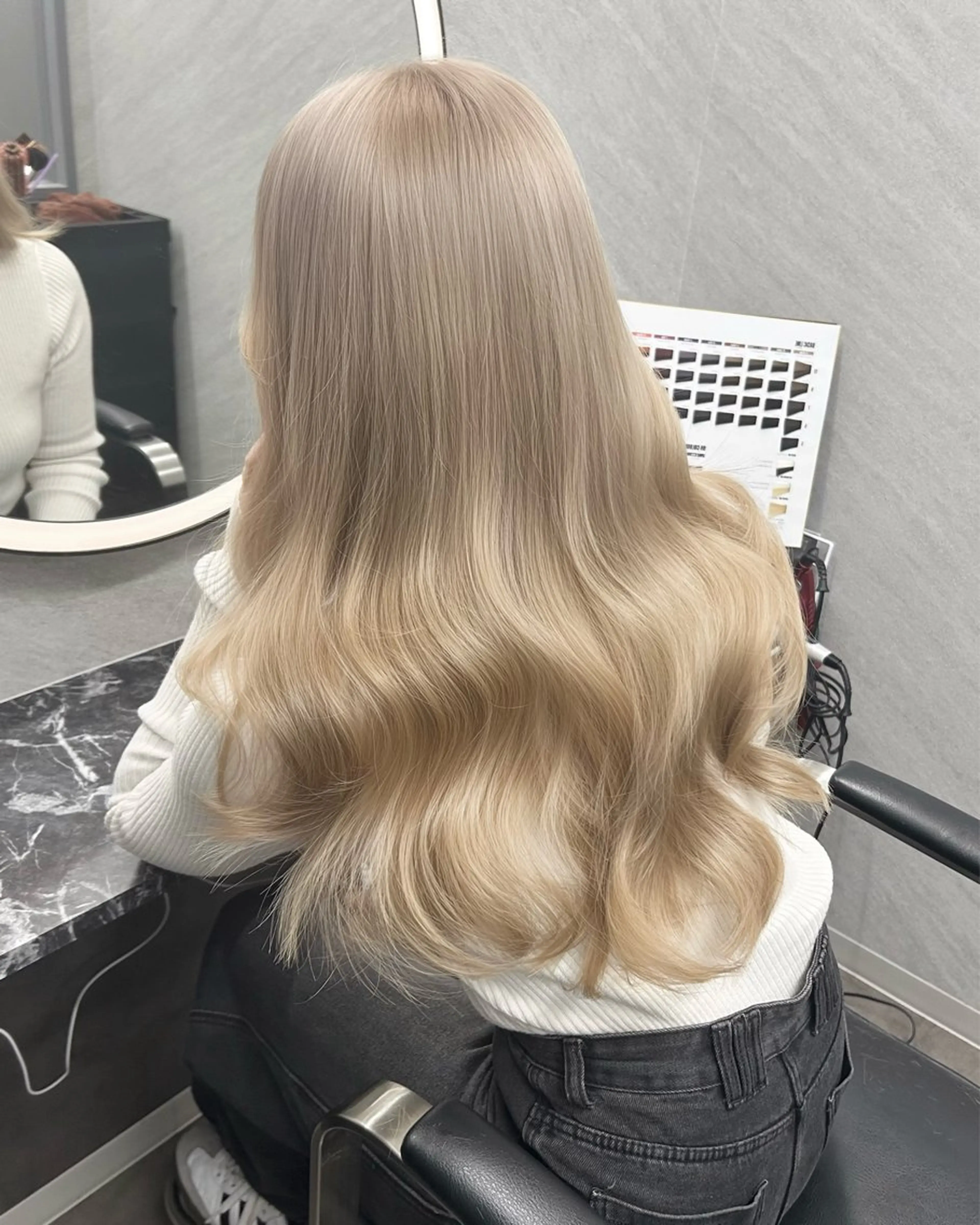 ロング カラー ベージュカラー ブリーチ ハイトーンカラー ハイトーンベージュ ミルクティーベージュ カット ヘアカラー トリートメント FRAME+spa&hair roomなんば駅前店所属・🌸MAYU🌸 ハイトーン➕レイヤーのヘアスタイル