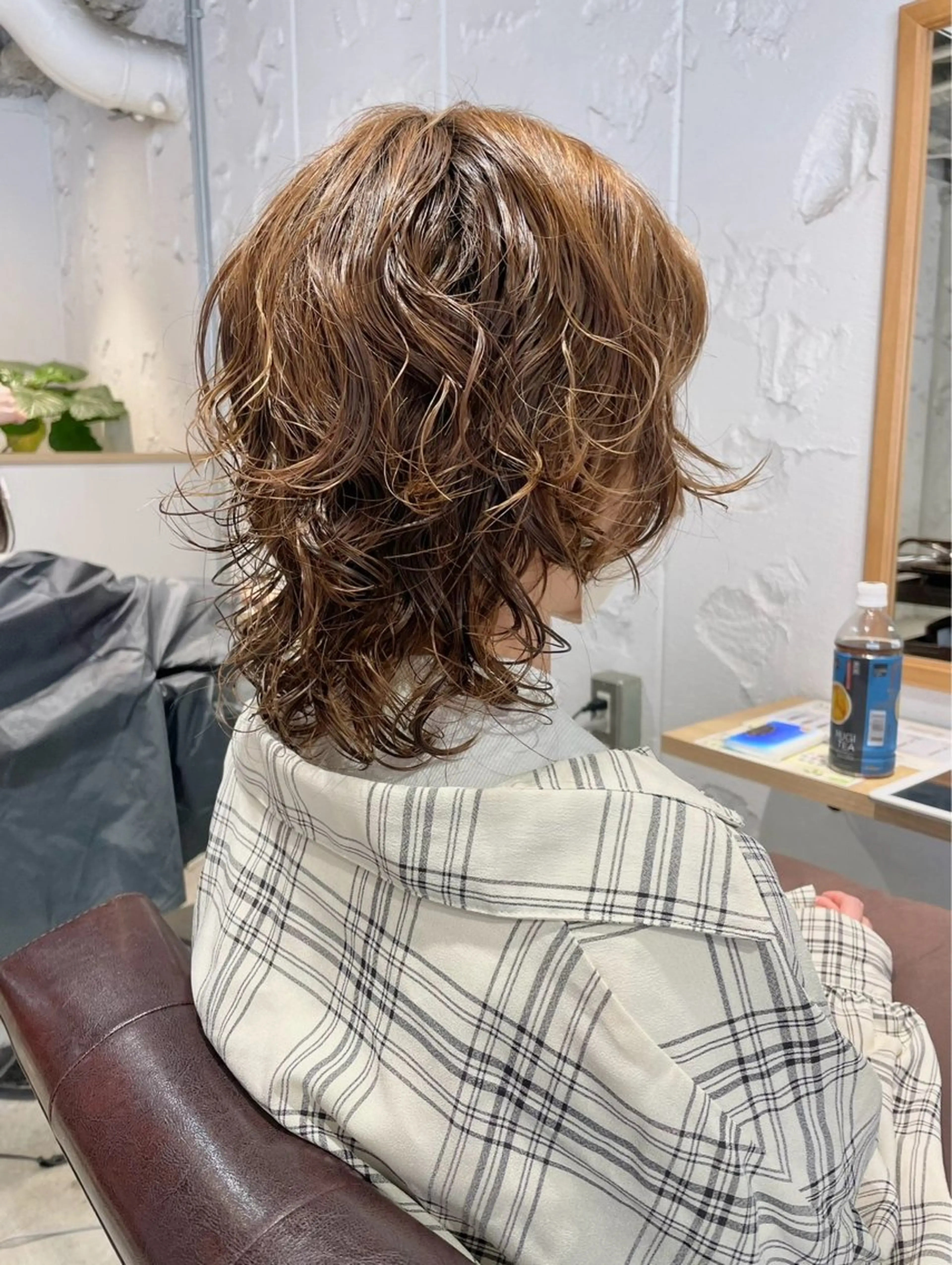 ミディアム カラー パーマ ミディアムパーマ カット ヘアカラー パーマ トリートメント レイヤー×初 パーマ|hinakoのヘアスタイル