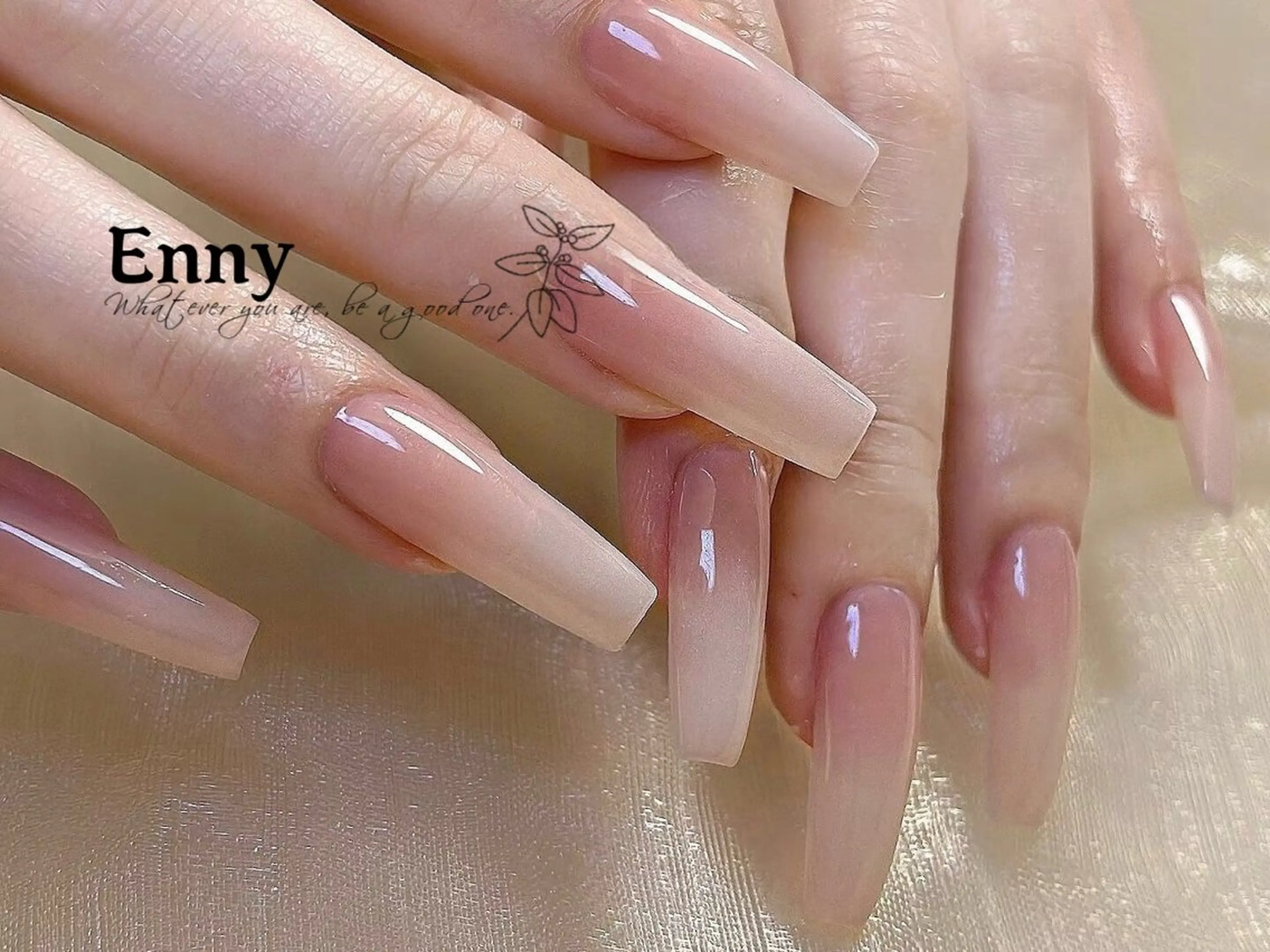 ネイル ハンドネイル Lily Ennyのネイルデザイン