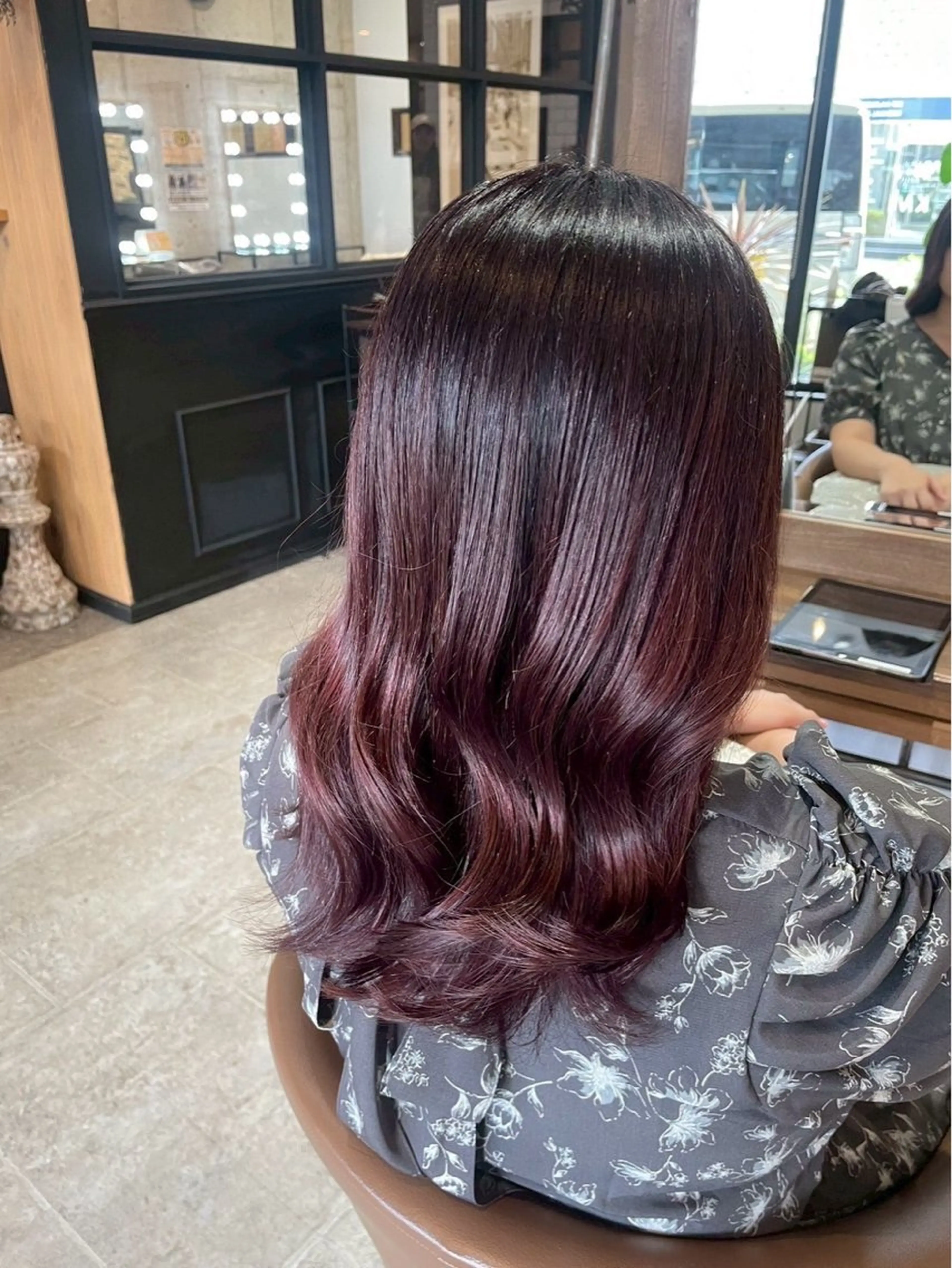 ロング ヘアカラー 中山 実優のヘアスタイル