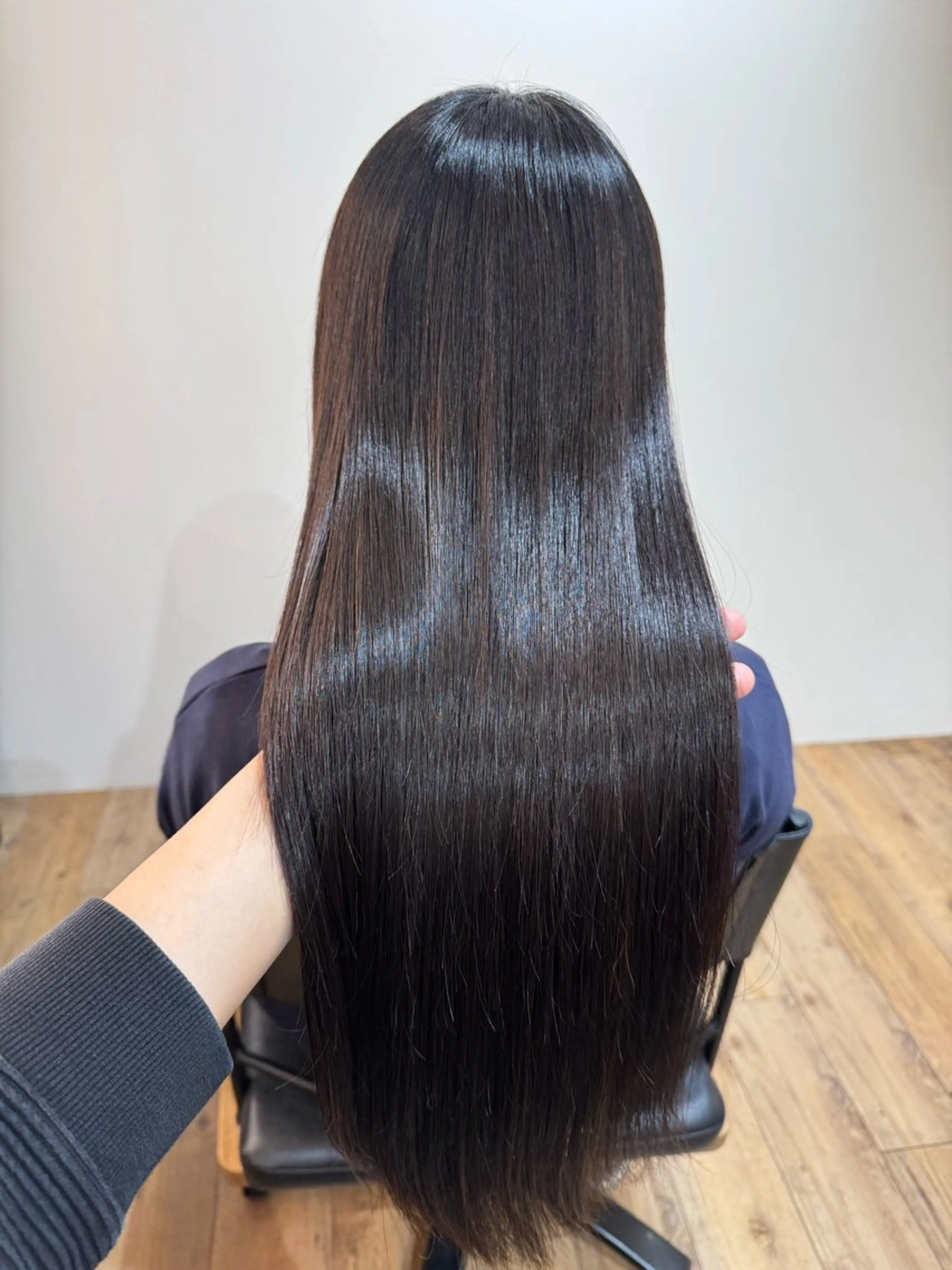 セミロング カット 縮毛矯正 トリートメント afloatkobe所属・美髪/髪質改善 川口凌弥のヘアスタイル