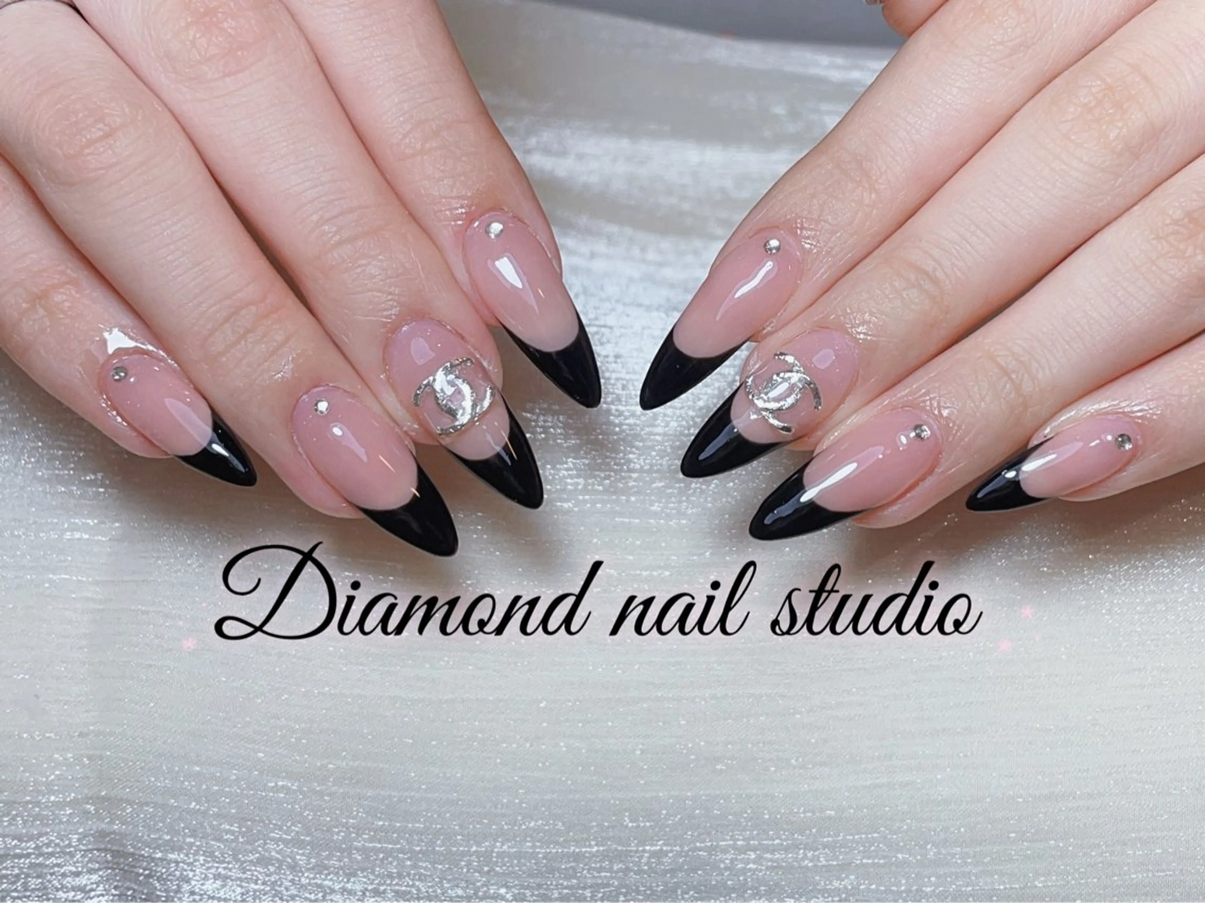 ネイル アートネイル オーロラネイル ガーリー キラキラネイル 韓国ネイル ハンドネイル ハンドケア Yuki 🍁のネイルデザイン