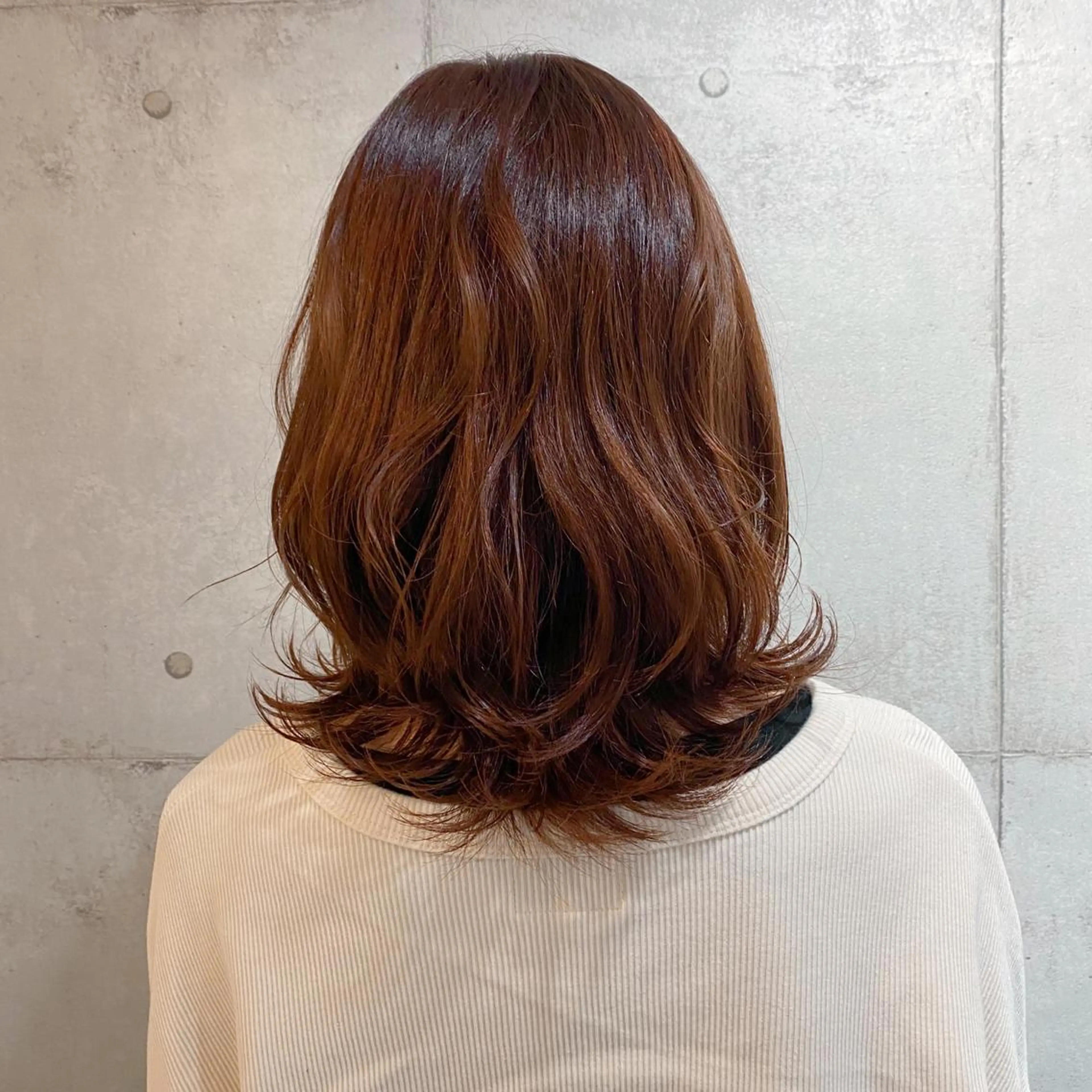 ミディアム カラー newi赤羽 HINATAのヘアスタイル