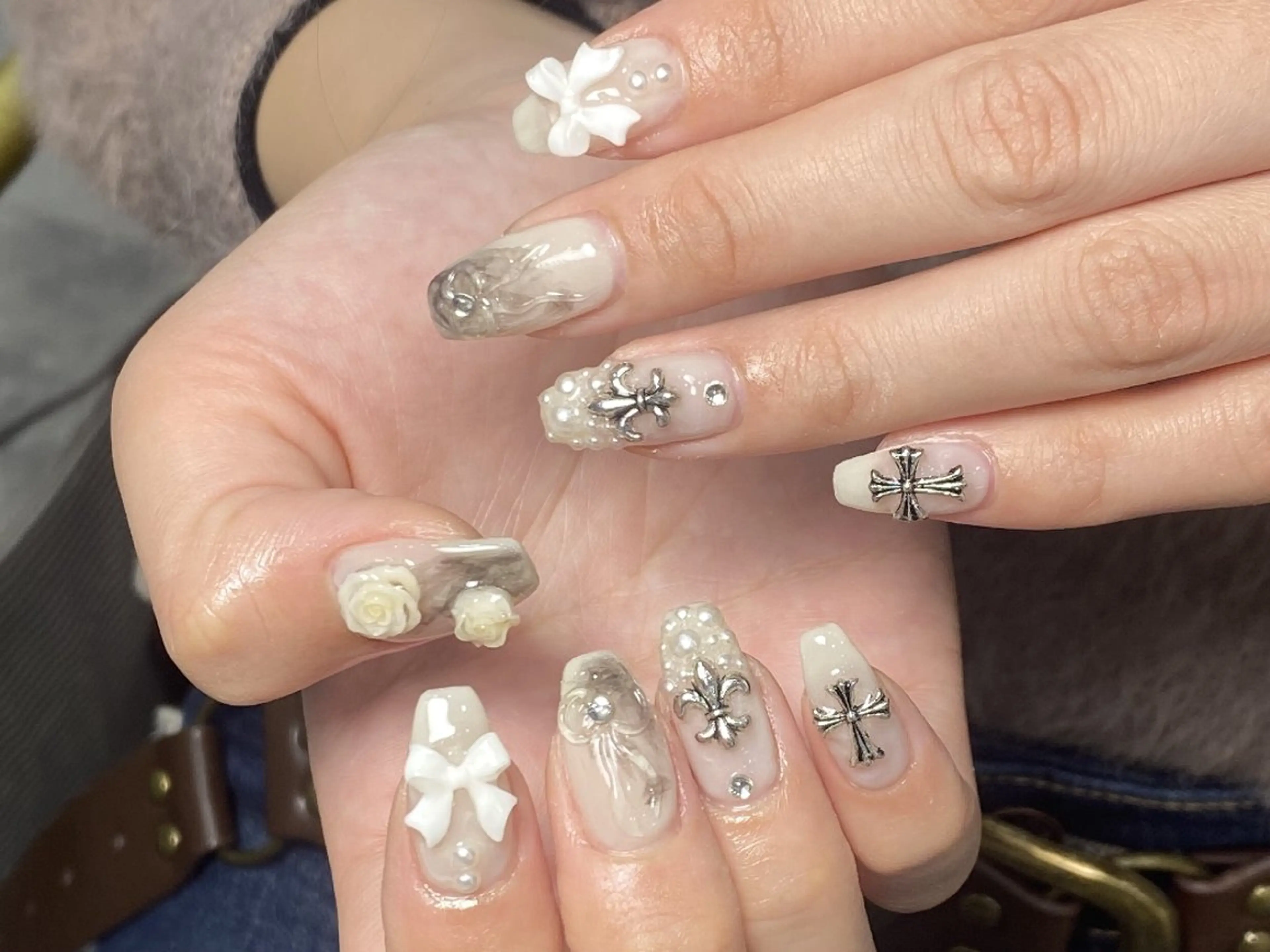 ネイル チークネイル フレンチネイル ジェルネイル ガラスフレンチ キラキラネイル ハンドネイル UM Nail Salonのネイルデザイン