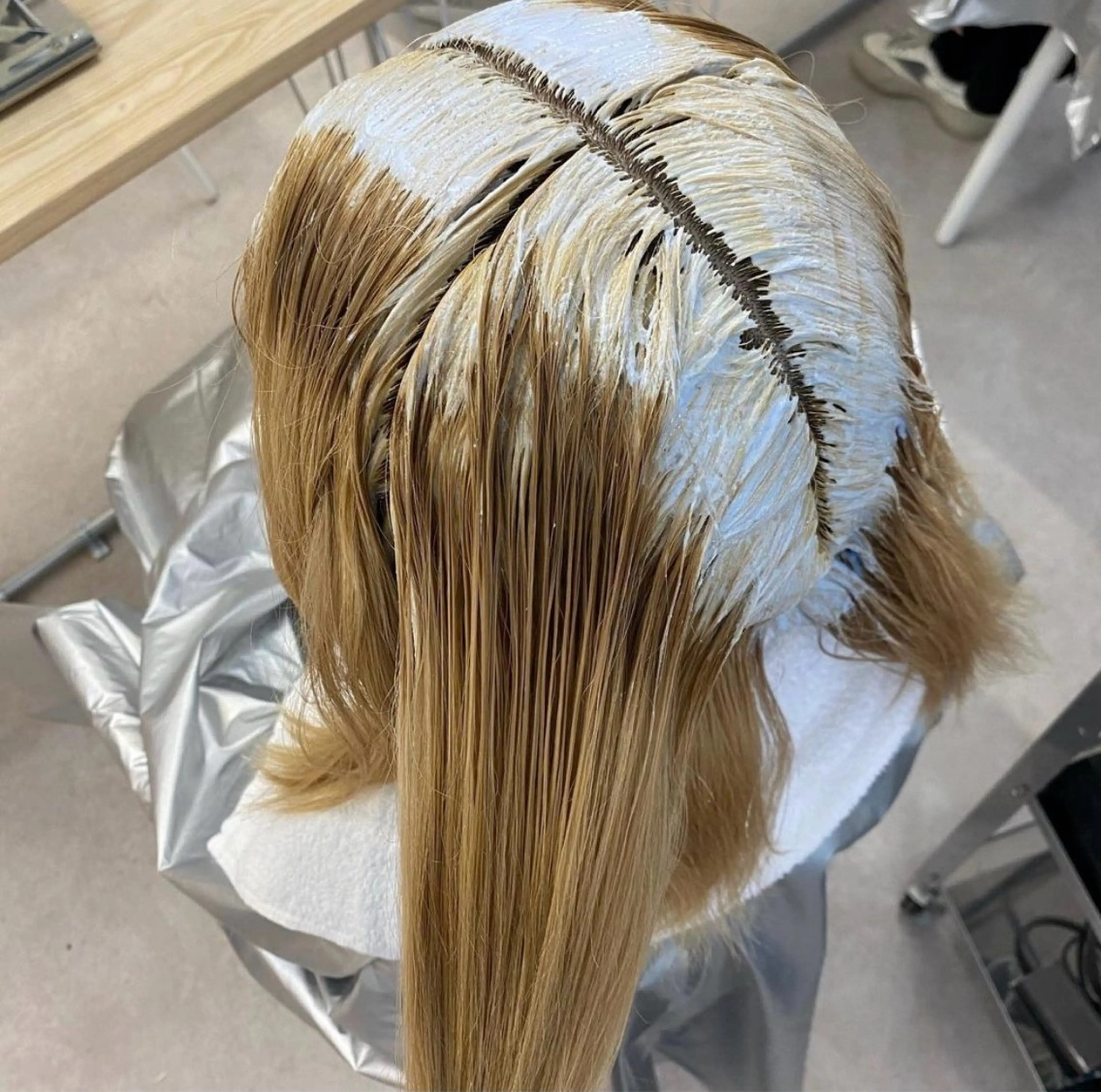 カラー コウ チホウのヘアスタイル