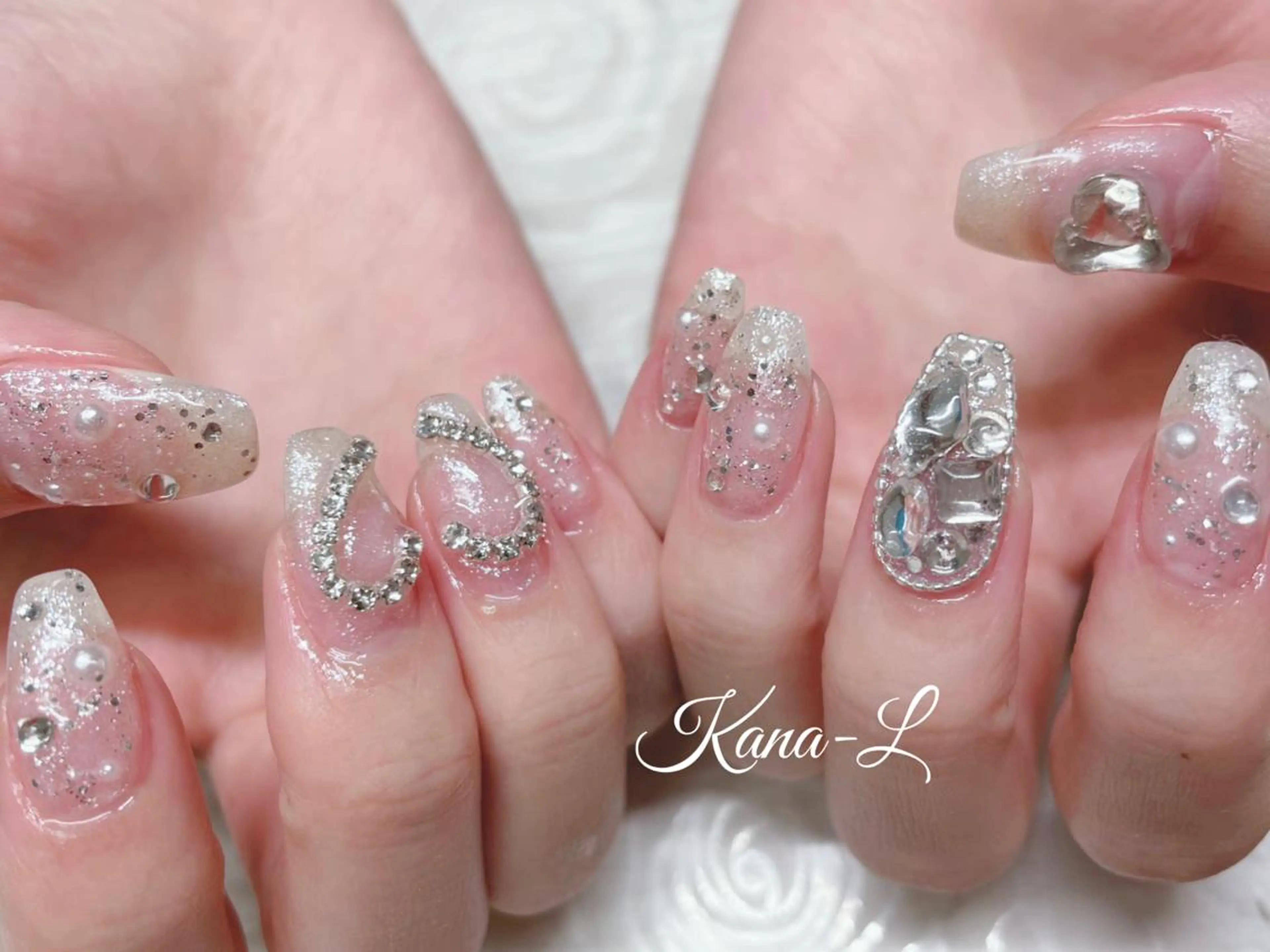 カラー ネイル ハート 韓国ネイル ストーンネイル ワンホンネイル 芦辺 香奈のネイルデザイン