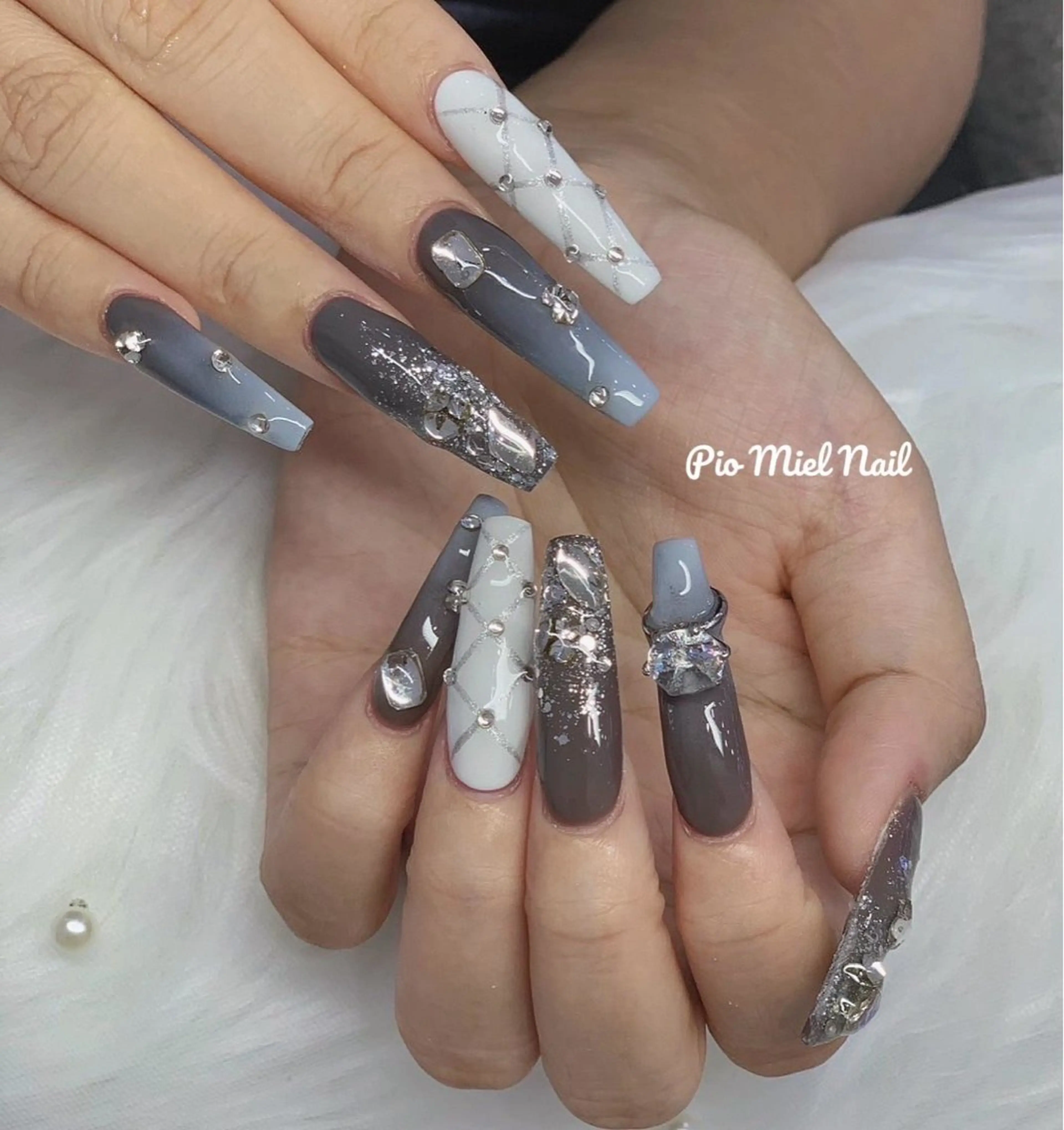 ネイル アートネイル ジェルネイル グラデーション ラメ(グリッター) ロングネイル ハンドネイル momo 長さだしのネイルデザイン