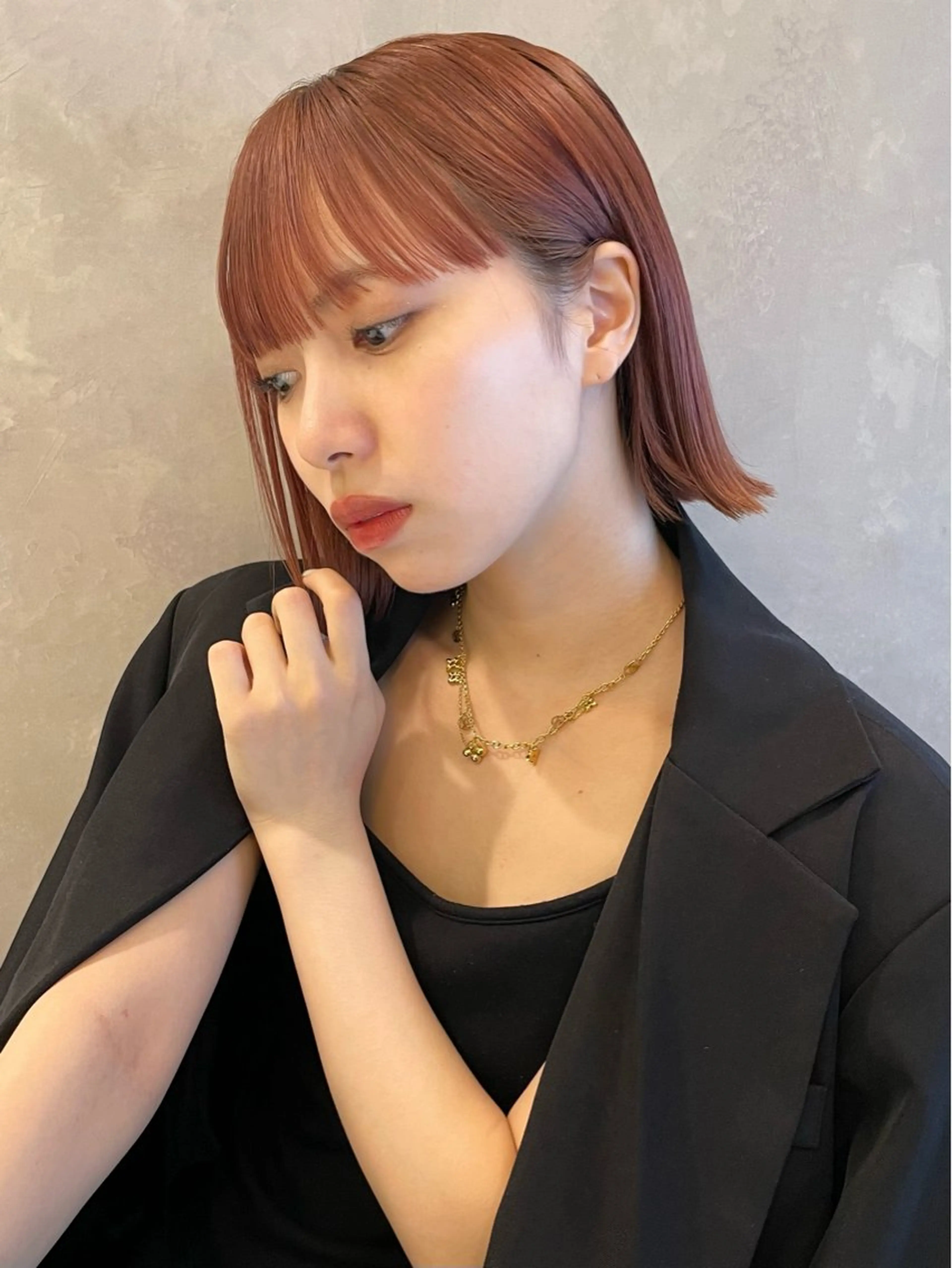 ミディアム 切りっぱなしボブ ワンレンボブ ショートボブ ボブ くびれヘア カット ヘアカラー ボブ/デザインカラー /表参道/新井美有紀のヘアスタイル