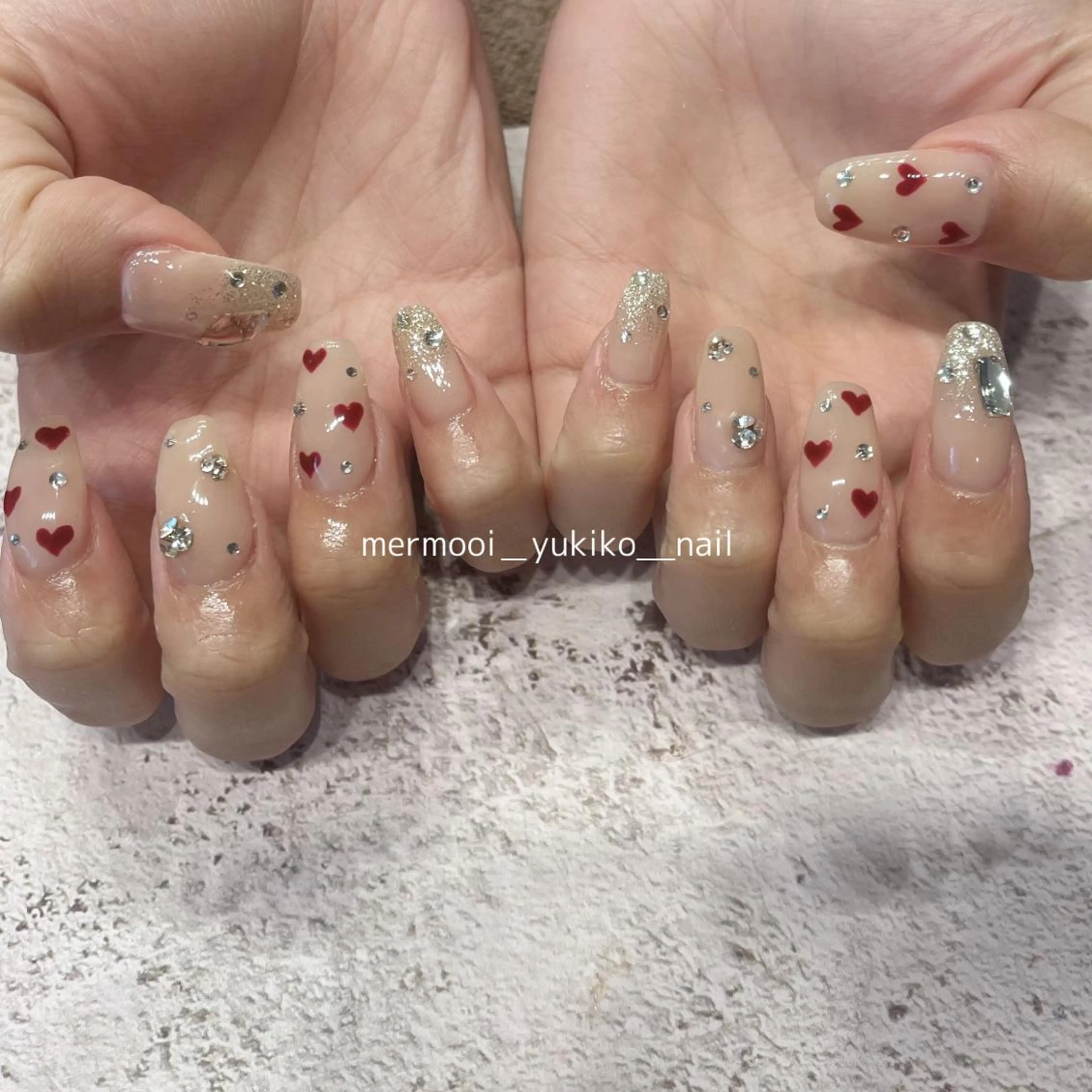ネイル アートネイル ハート ロングネイル ニュアンスネイル ワンホンネイル ハンドネイル melu所属・melu yukikoのネイルデザイン